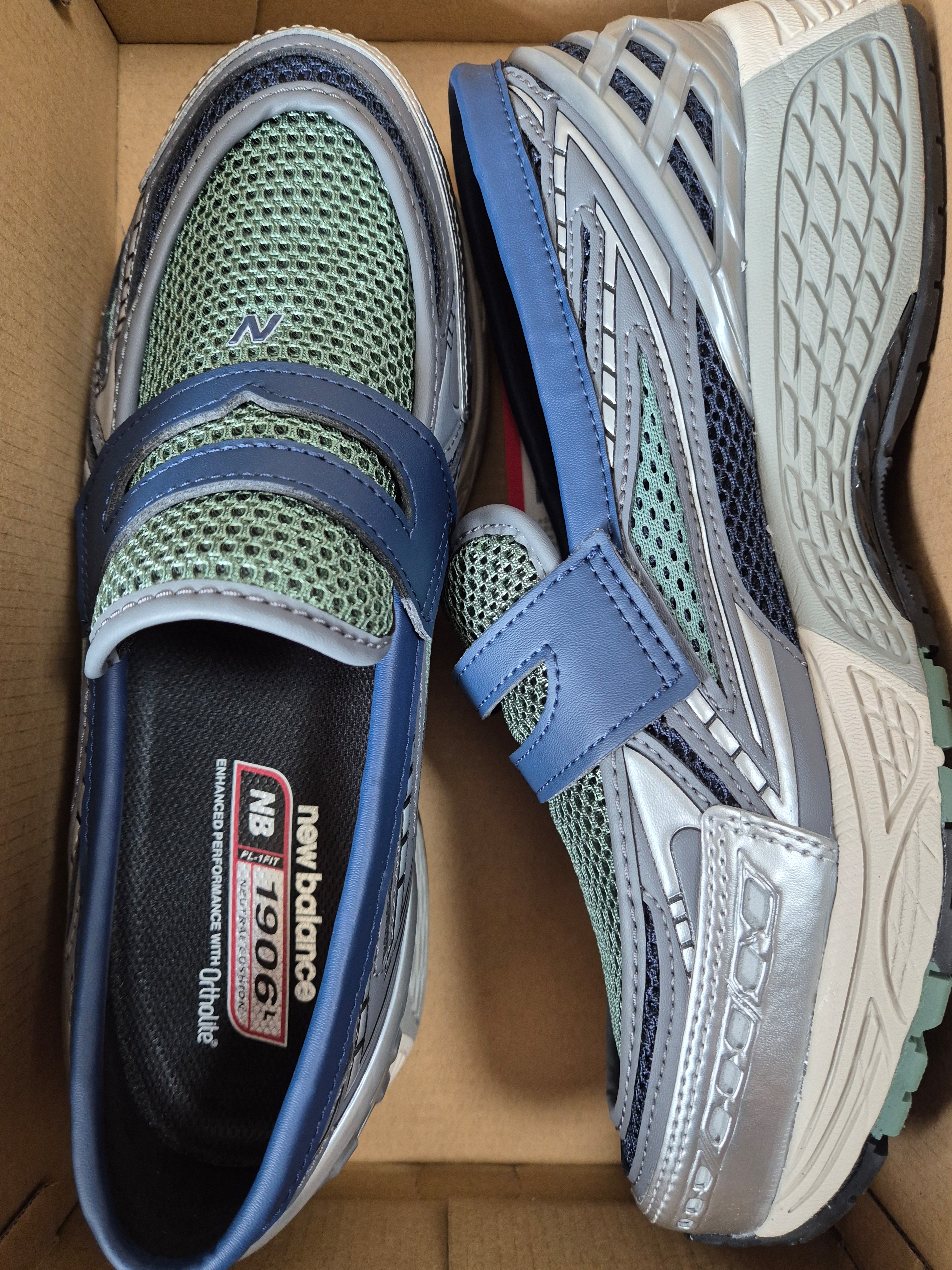 New Balance 1906L Silver Metallic Navy 착용 스타일