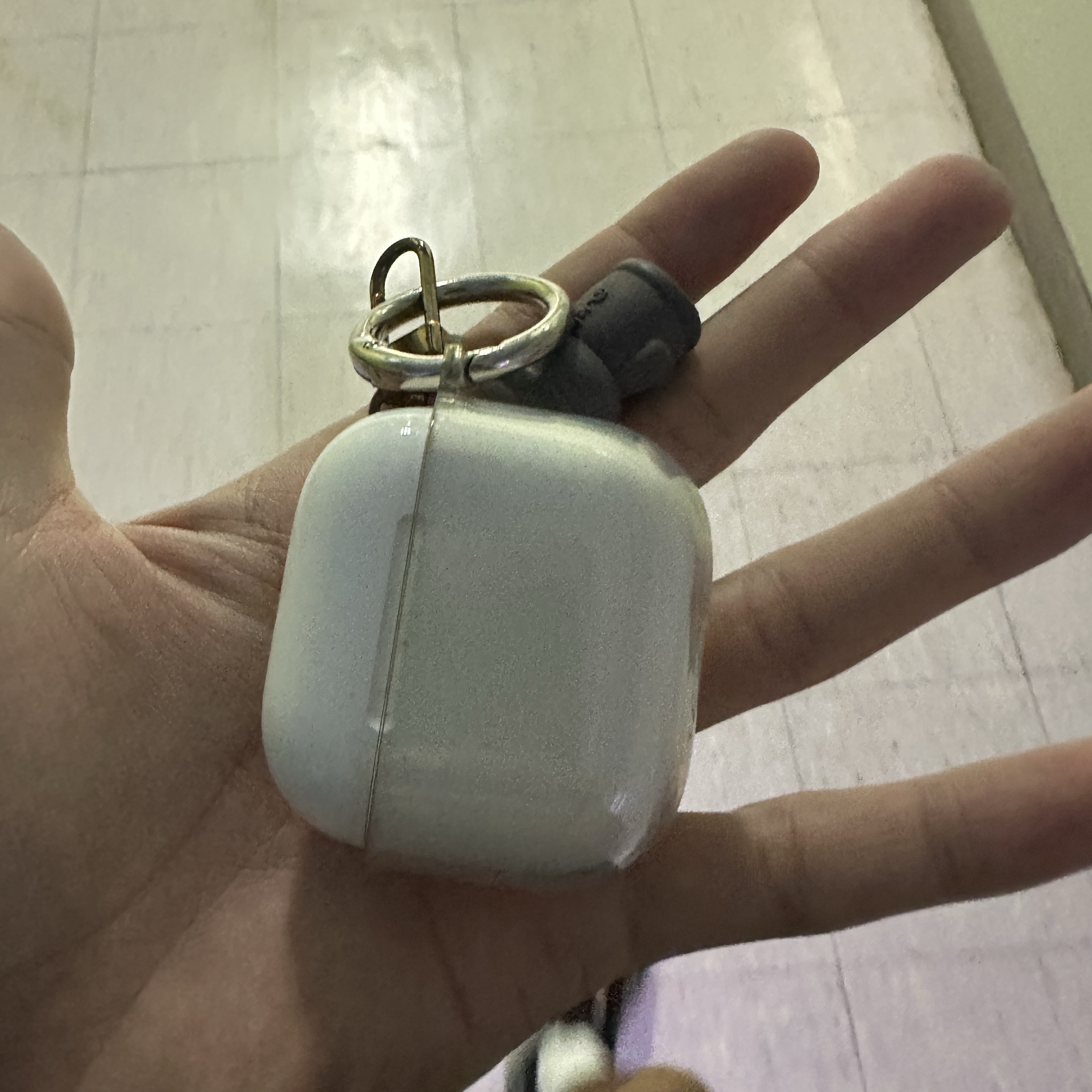Apple AirPods 4th Gen with Active Noise Cancellation (Korean Ver.) 착용 스타일