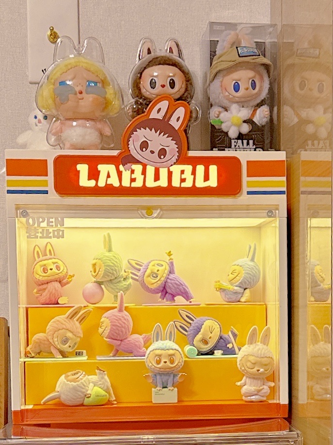 Pop Mart Labubu The Monsters Wacky Mart Series Display Container, Pop Mart Labubu The Monsters Big Into Energy Series-Rock The Universe Vinyl Plush Doll 착용 스타일 - 1