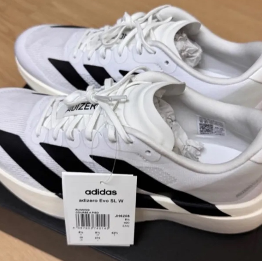 Adidas Adizero EVO SL Cloud White Core Black 착용 스타일