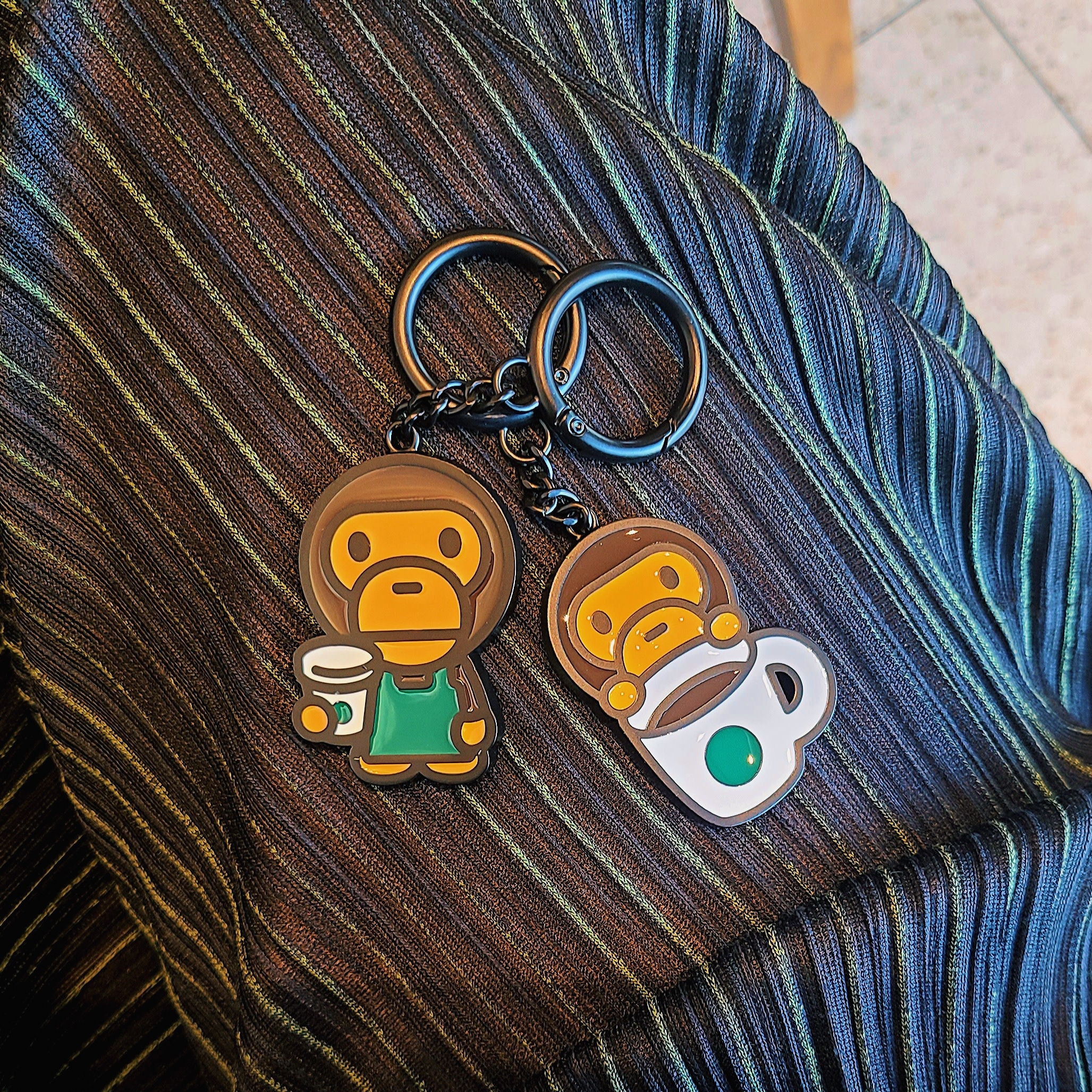 Starbucks x BAPE Baby Milo Keychain, Starbucks x BAPE Baby Milo Keychain 착용 스타일 - 2