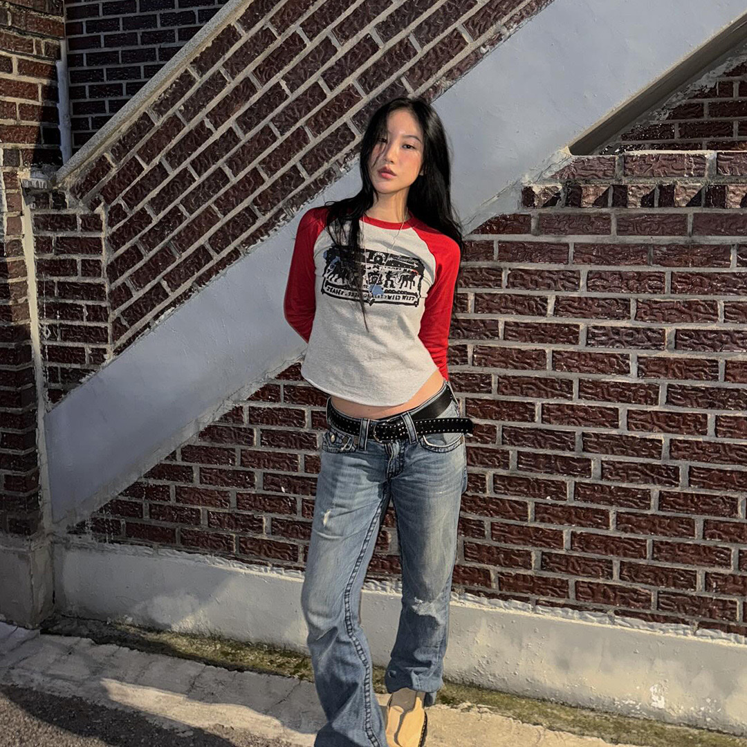 Thevinylhouse Cowboy Pictogram Raglan LS Tee Red 착용 스타일
