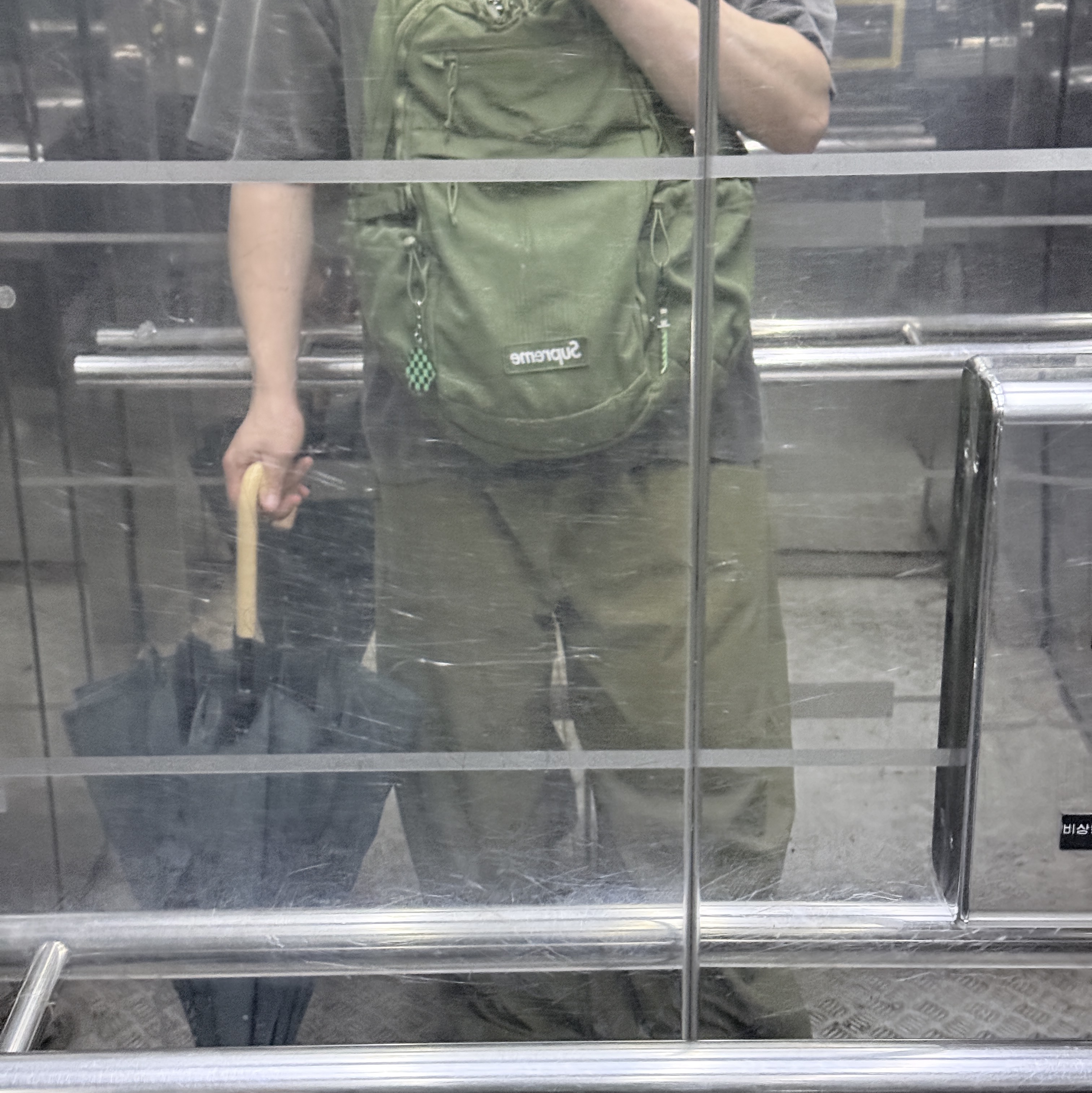 Supreme Backpack Olive - 25SS 착용 스타일