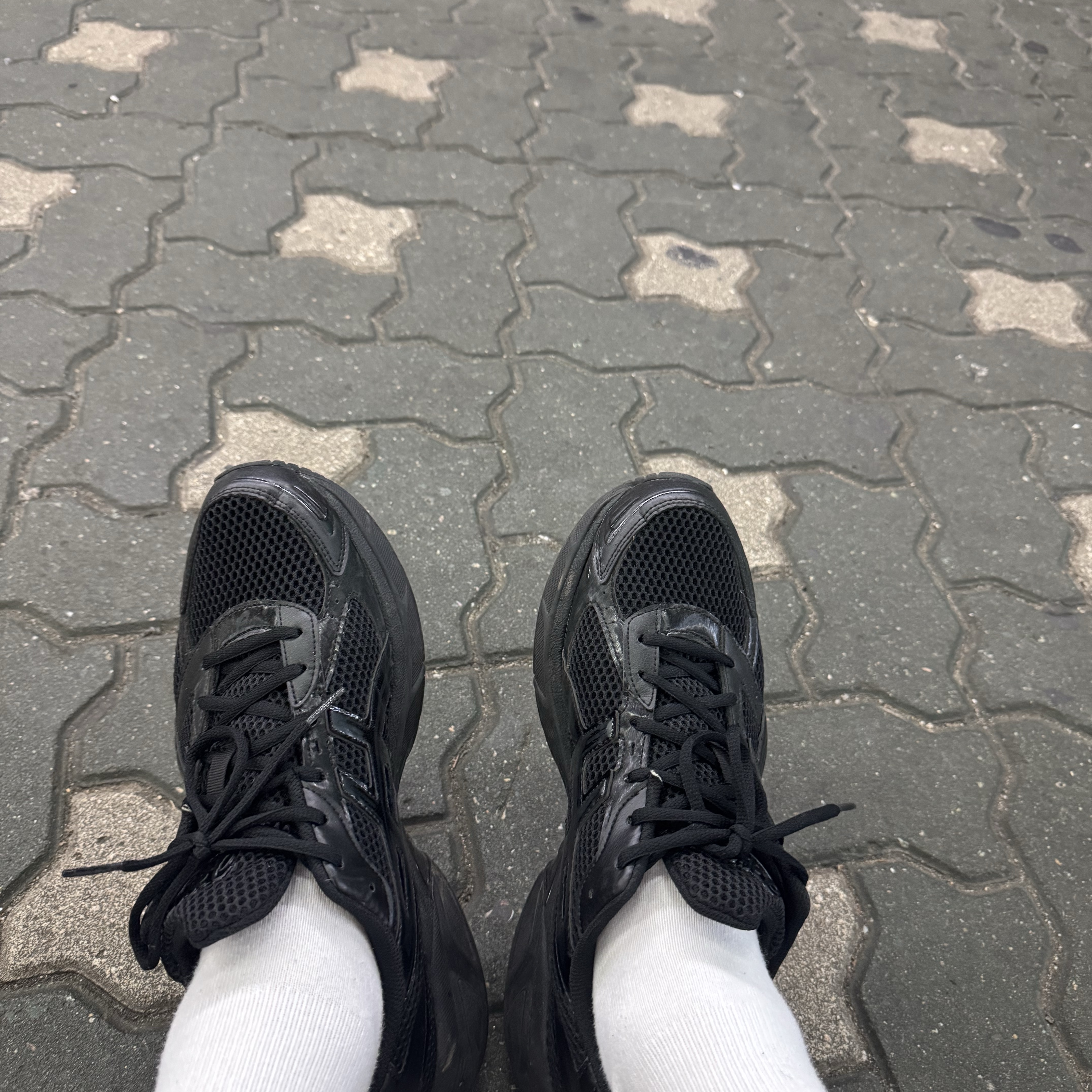 Asics Gel-1130 Black Graphite Grey 착용 스타일