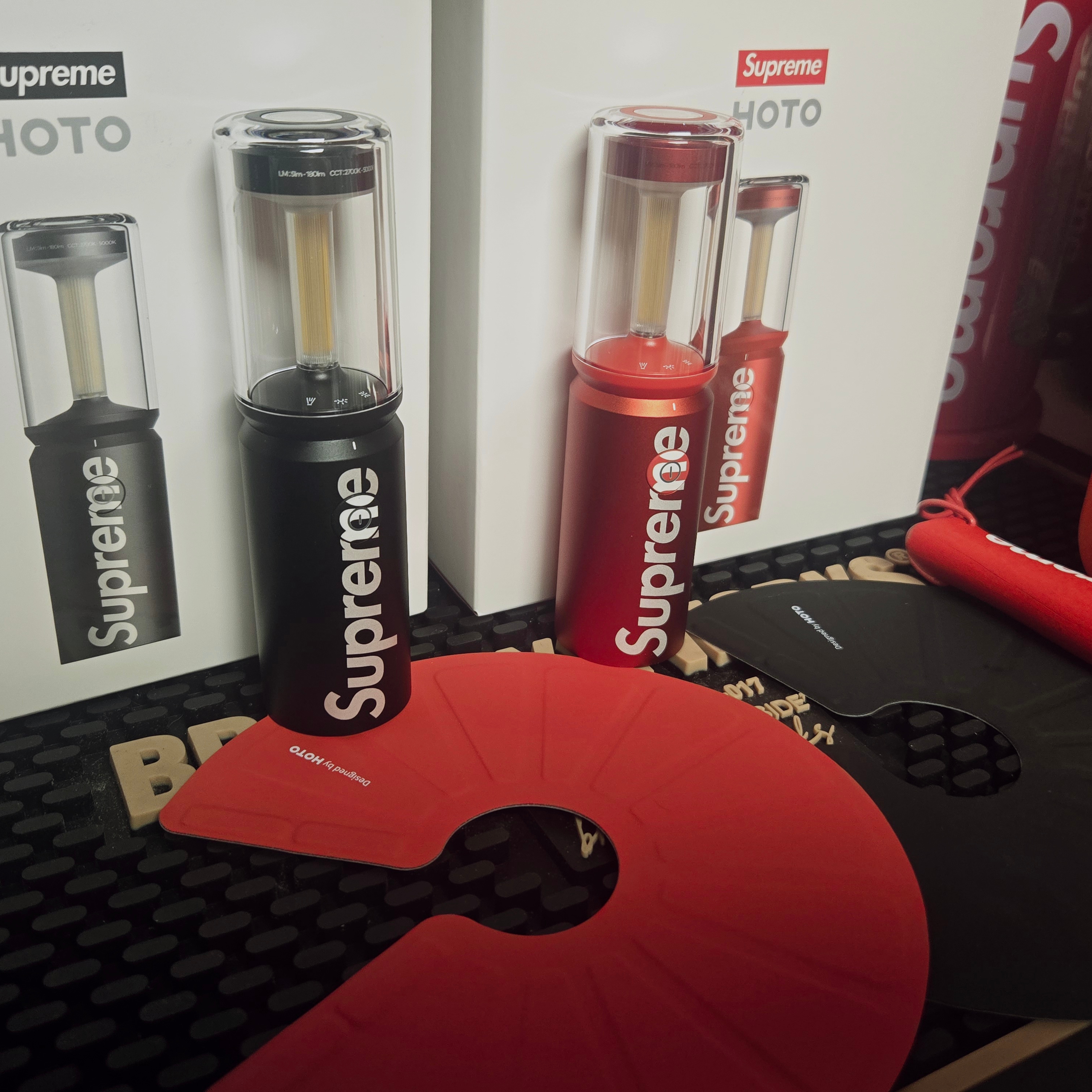 Supreme x Hoto Camp Light Red - 25FW (Korean Ver.) 착용 스타일
