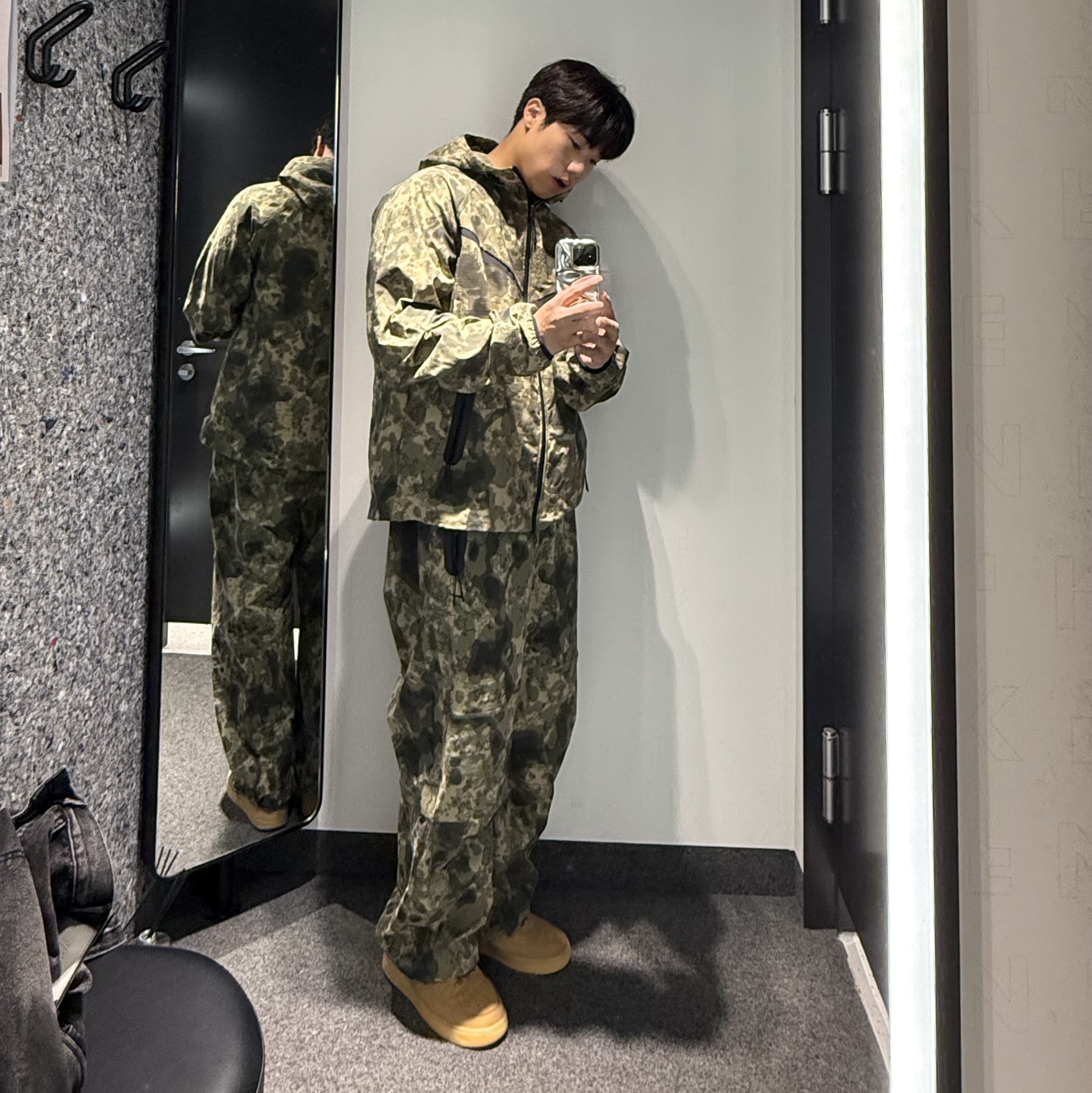 Adidas Manchester United 2024/25 Home Authentic Jersey Manchester United FC Red - KR Sizing (Non Marking Ver.), Play Comme des Garcons Camouflage Heart T-Shirt White 착용 스타일 - 4