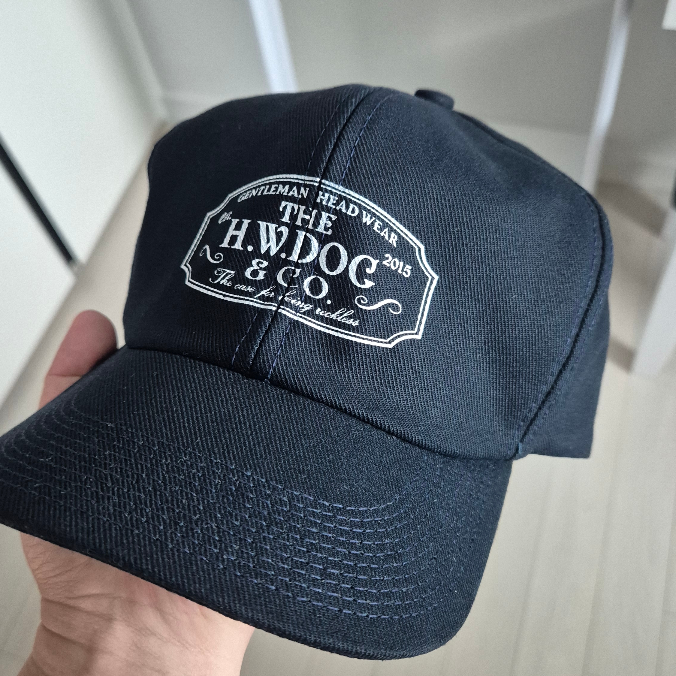 The H.W.Dog & Co. Trucker Cap Navy 착용 스타일
