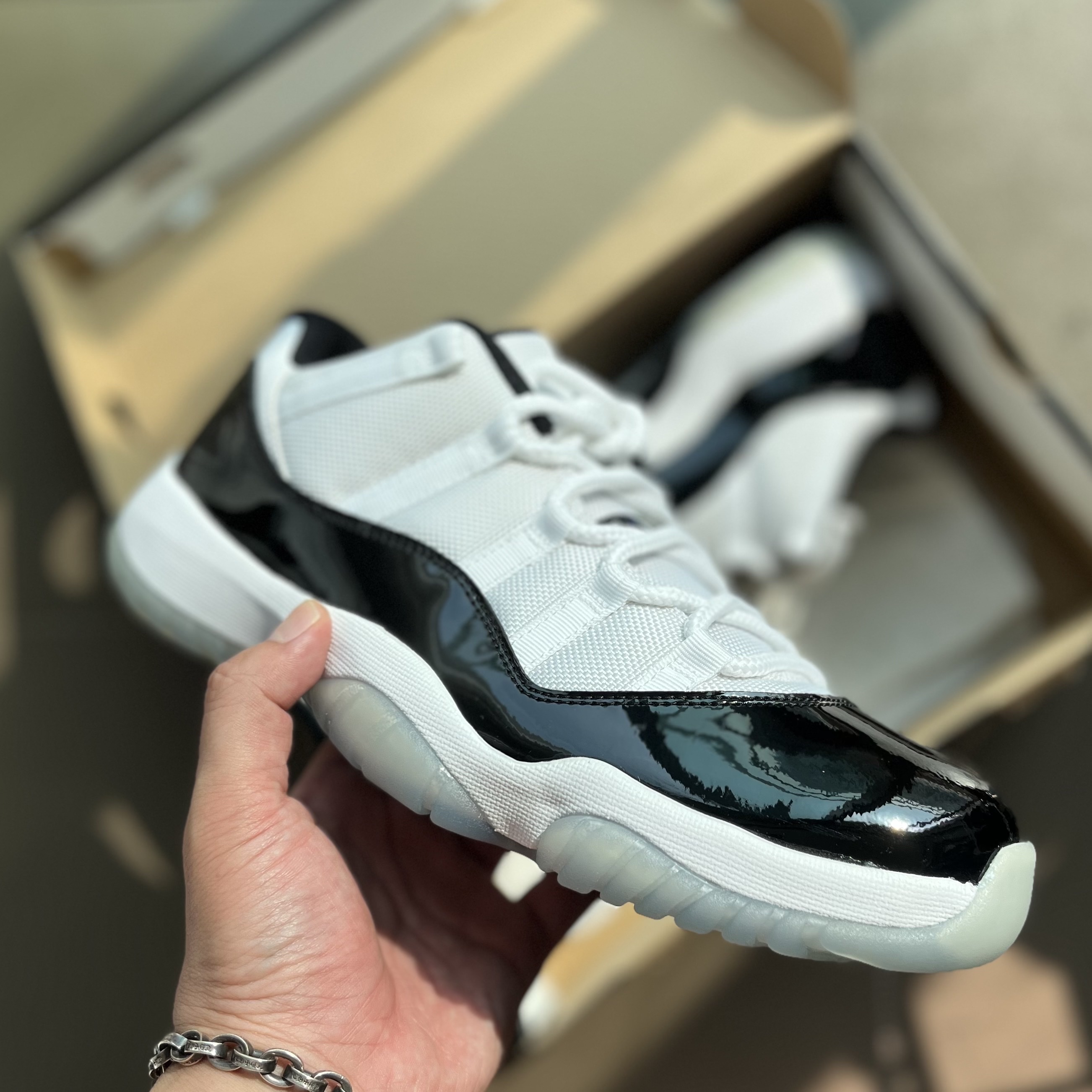 Jordan 11 Retro Low Concord 착용 스타일 - 2