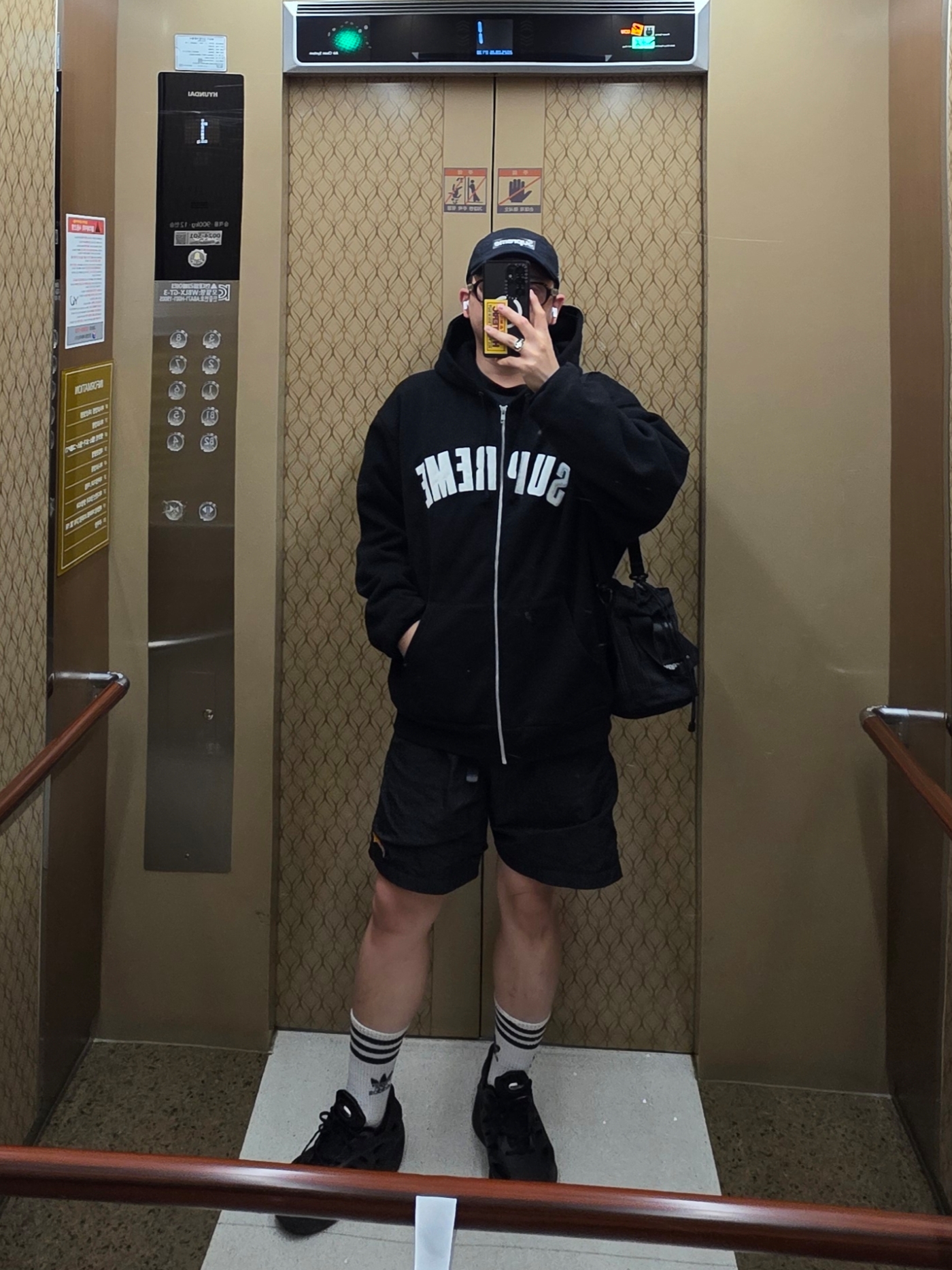 Supreme Mesh Side Panel Camp Cap Black - 24SS, Supreme Arc Thermal Lined Zip Up Hooded Sweatshirt Black - 24FW 착용 스타일