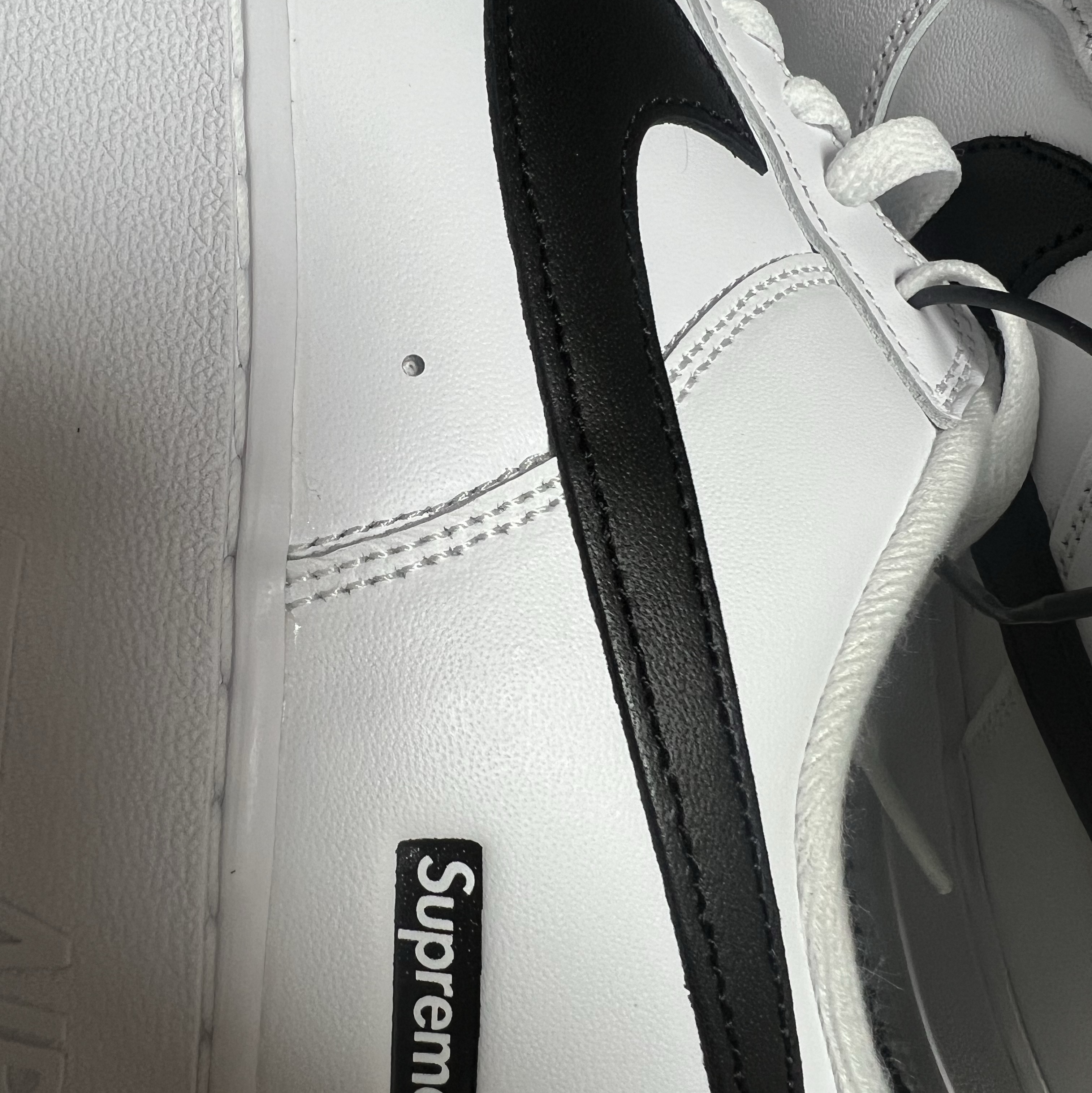 Nike x Supreme Air Force 1 Low White 착용 스타일 - 5