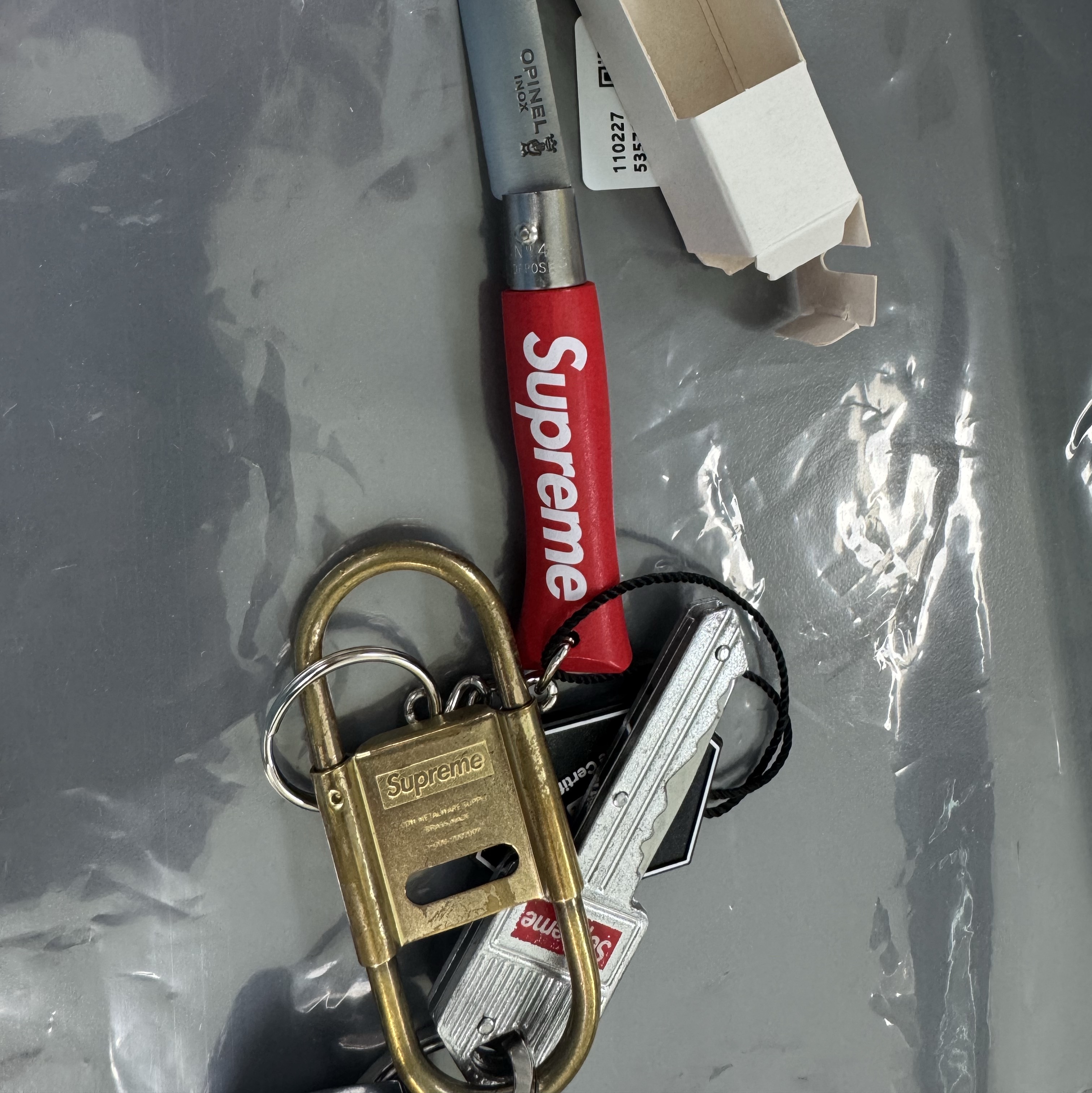 Supreme CDW Delta Carabiner Brass - 24SS, Supreme x Opinel No. 4 Knife Keychain Red - 25FW 착용 스타일