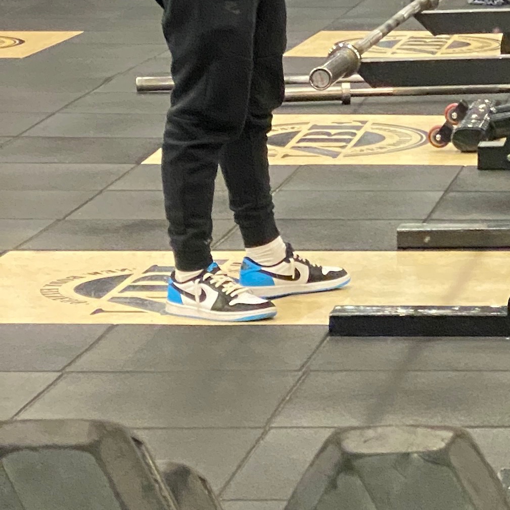 Jordan 1 Retro Low OG Black and Dark Powder Blue 착용 스타일