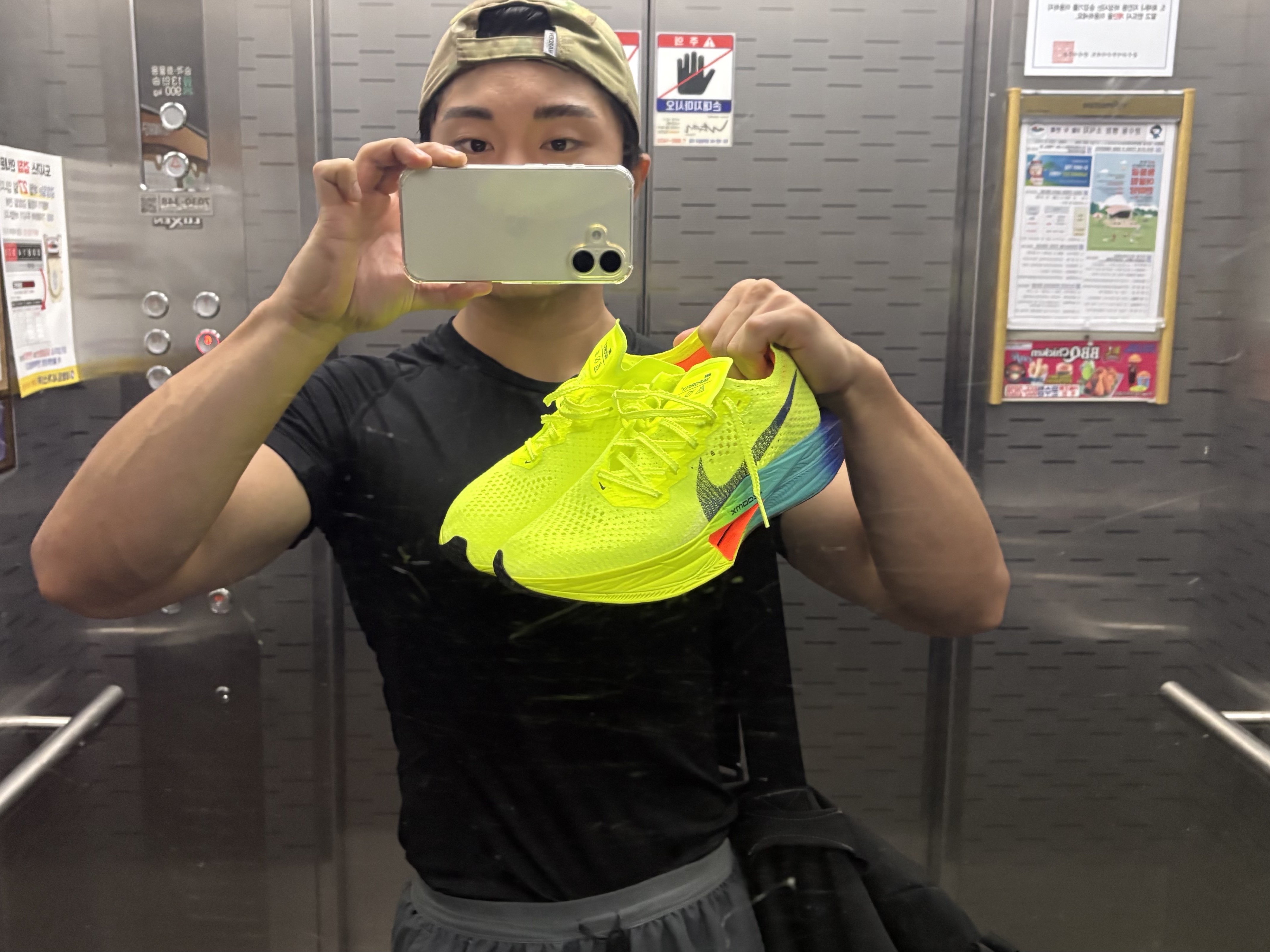 Nike ZoomX Vaporfly Next% 3 Volt Scream Green 착용 스타일 - 1