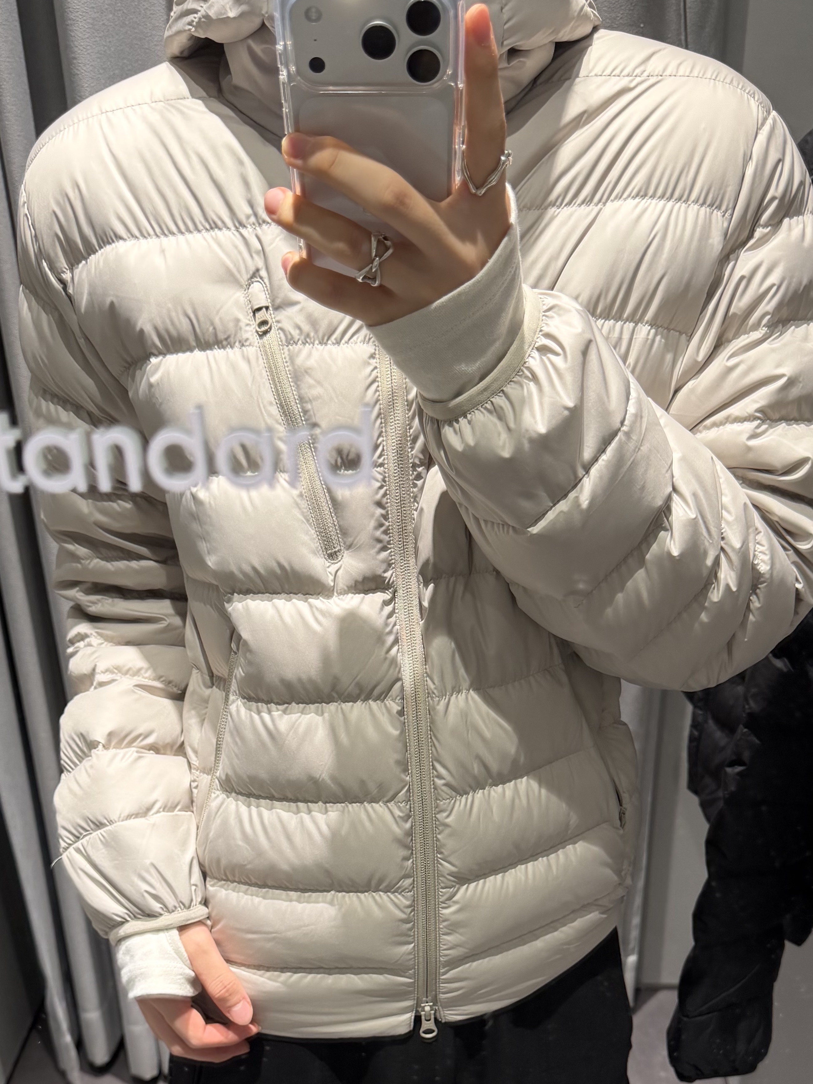 Musinsa Standard City Leisure Hooded Light Down Jacket Black, Musinsa Standard City Leisure Hooded Light Down Jacket Light Grey 착용 스타일 - 4