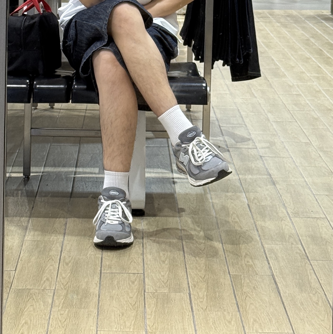 New Balance 2002R Premium Vintage Grey 착용 스타일