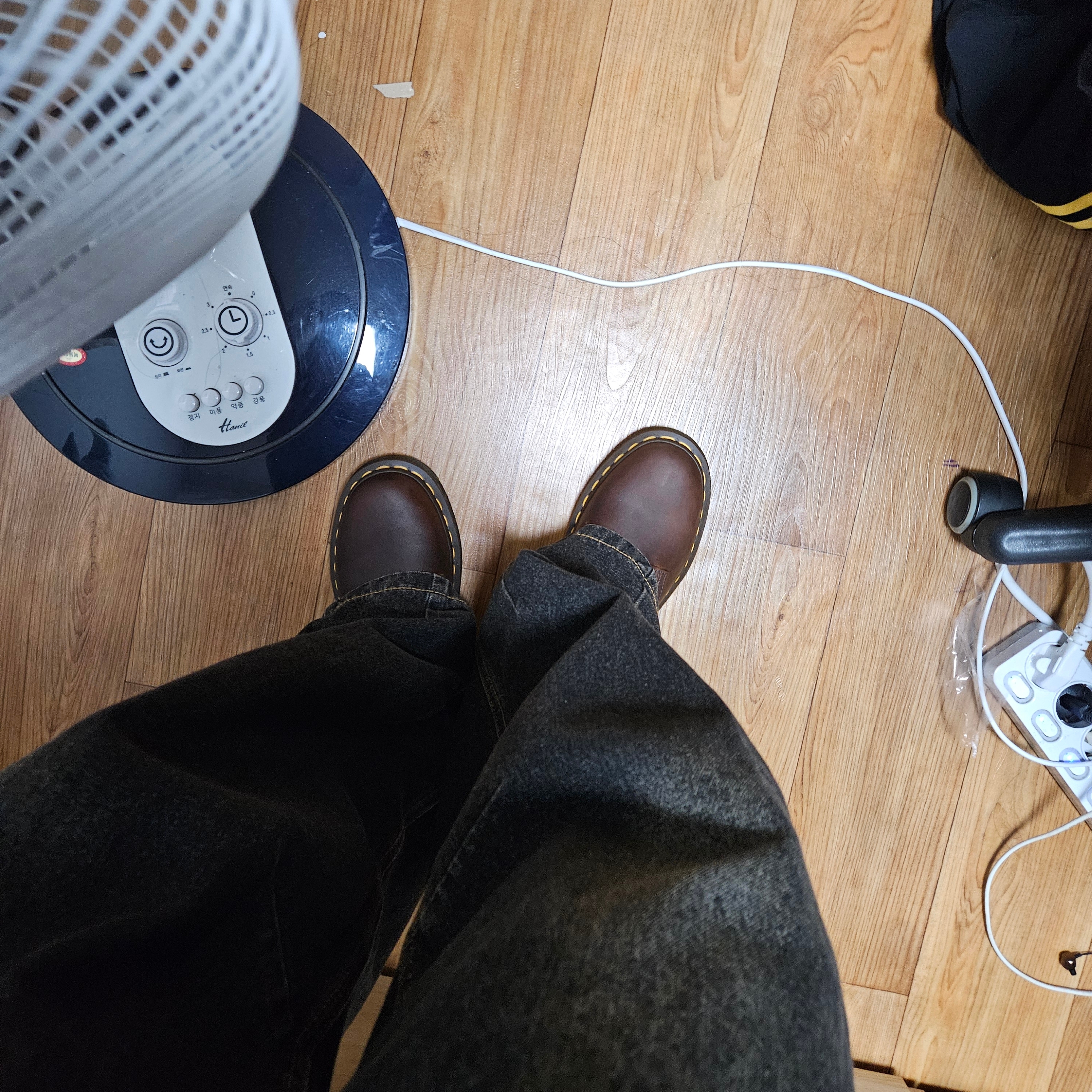Dr. Martens 1461 Crazy Horse Dark Brown 착용 스타일