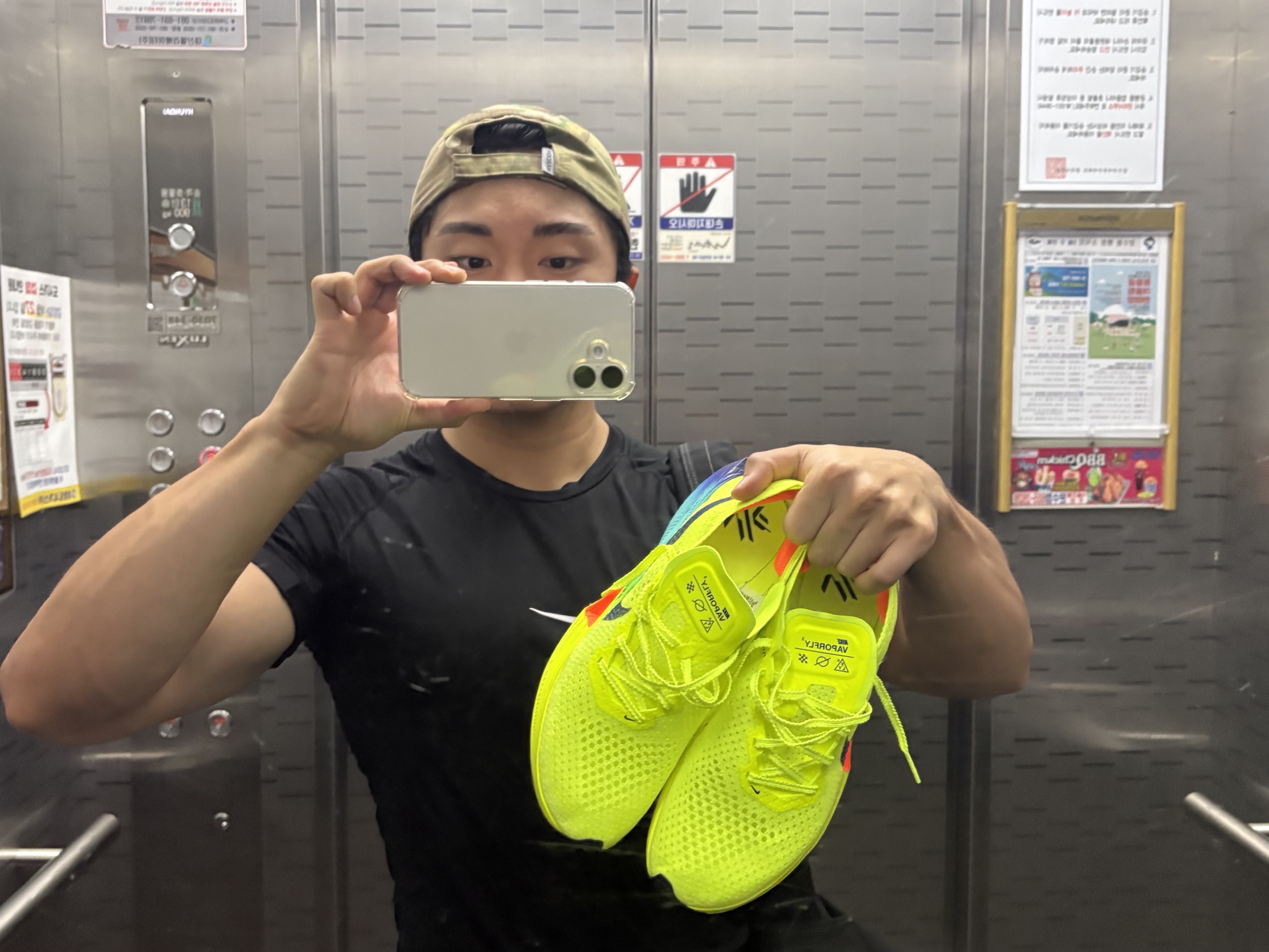 Nike ZoomX Vaporfly Next% 3 Volt Scream Green 착용 스타일 - 2