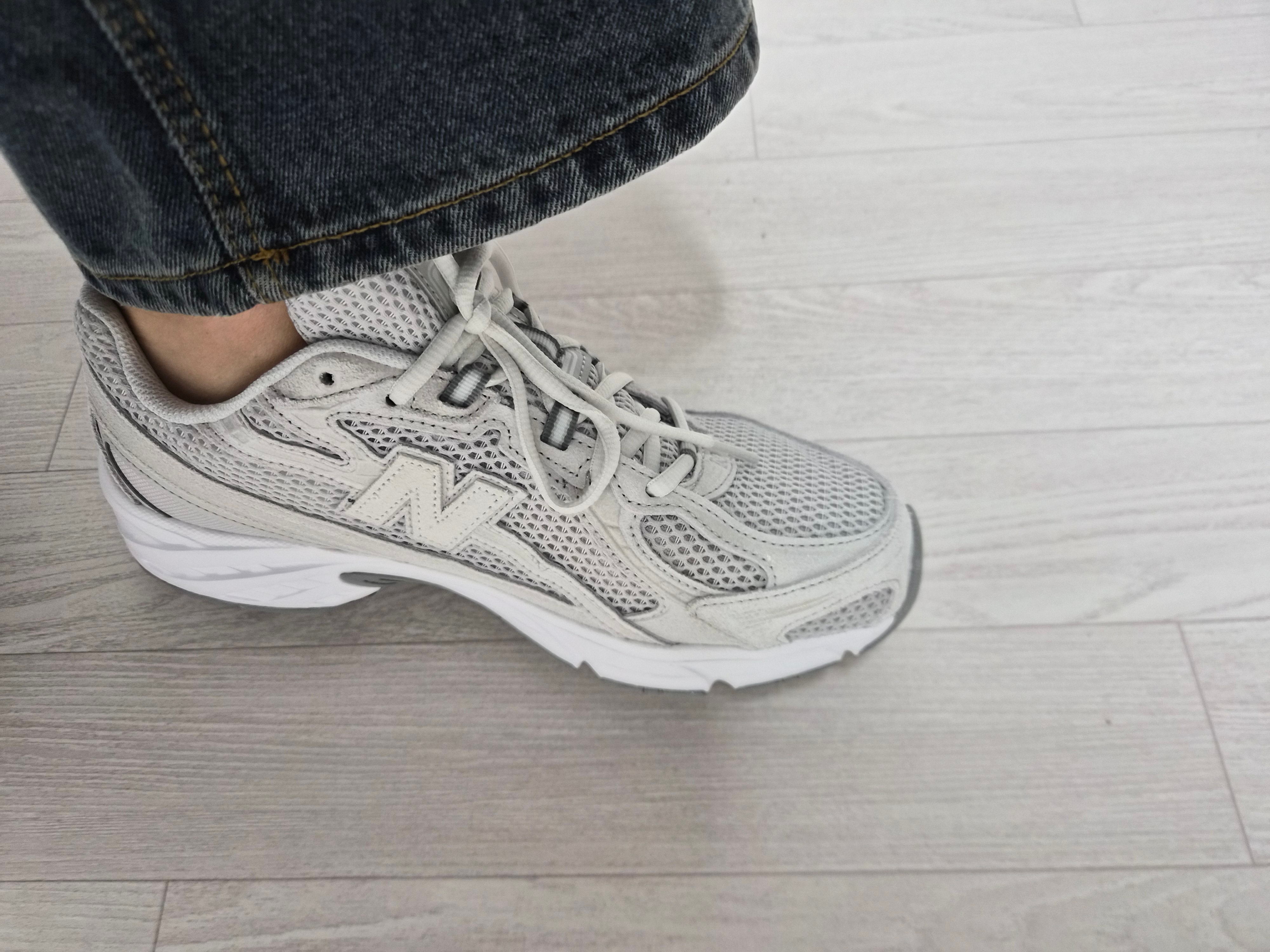 New Balance 740v2 Grey Reflection 착용 스타일