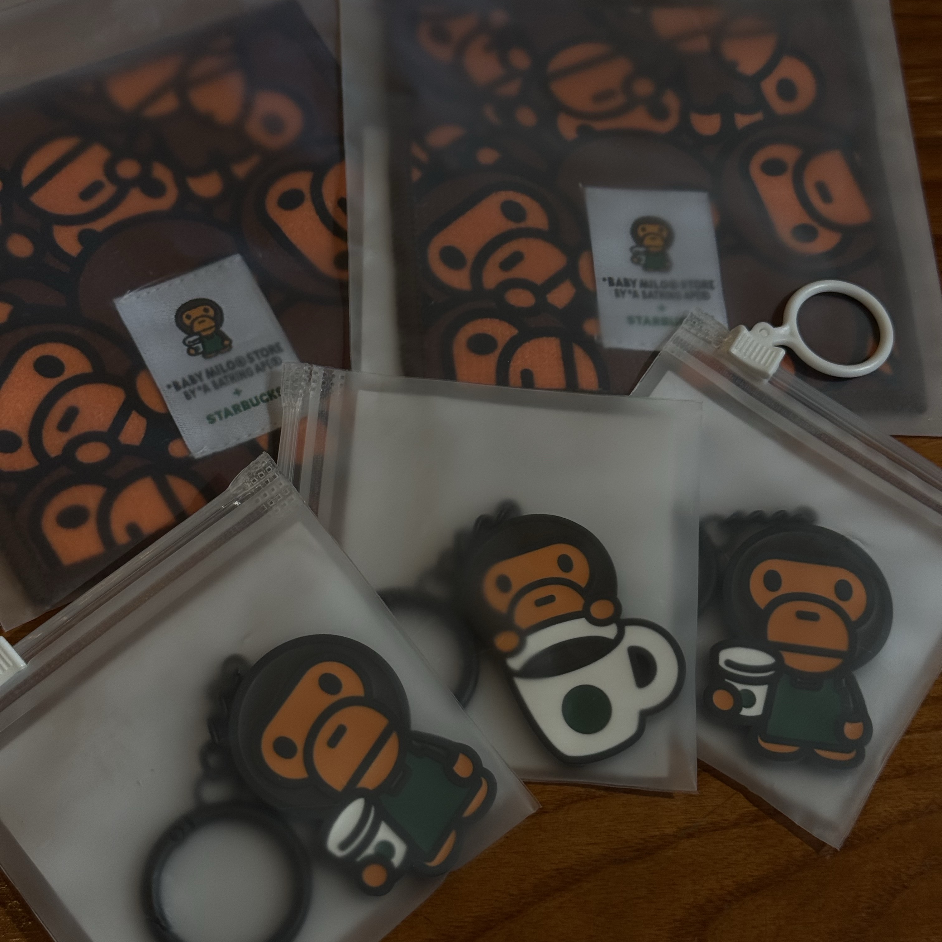 Starbucks x BAPE Baby Milo Keychain, Starbucks x BAPE Baby Milo Coaster 착용 스타일