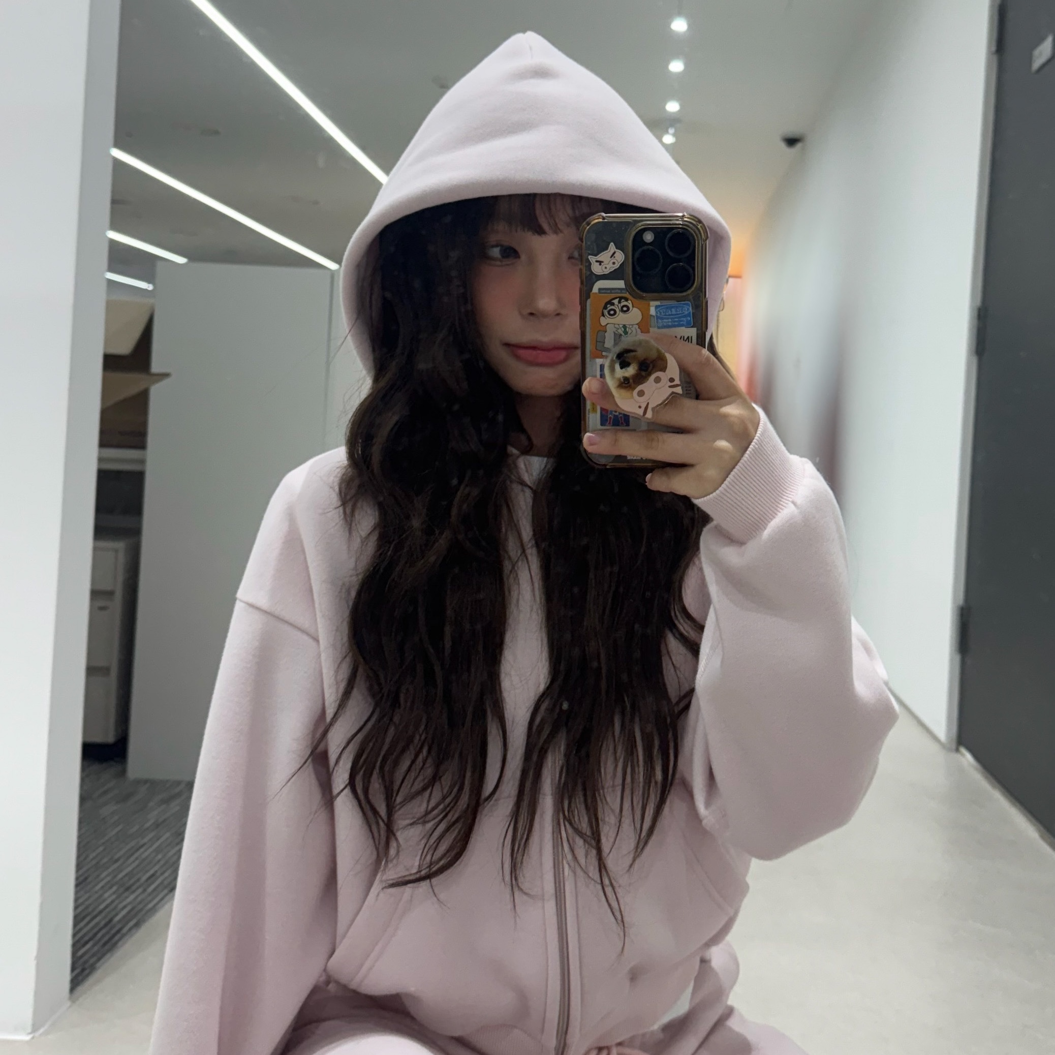 Outdoor Voices Logo Crop Zip Up Sweat Hoodie Light Pink, Outdoor Voices Logo Sweatpants Light Pink 착용 스타일 - 1