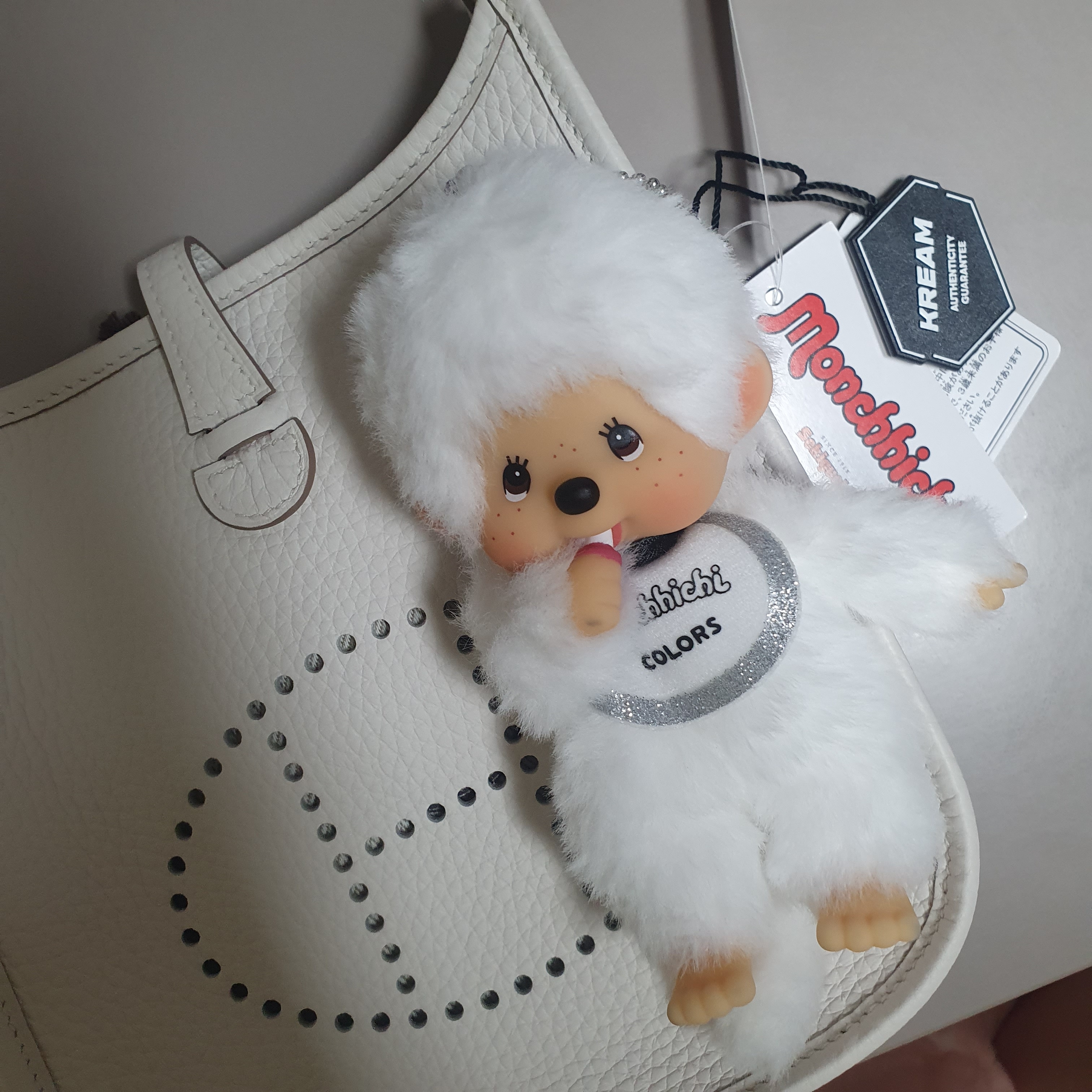 Monchhichi Colors Key Chain White 착용 스타일 - 1