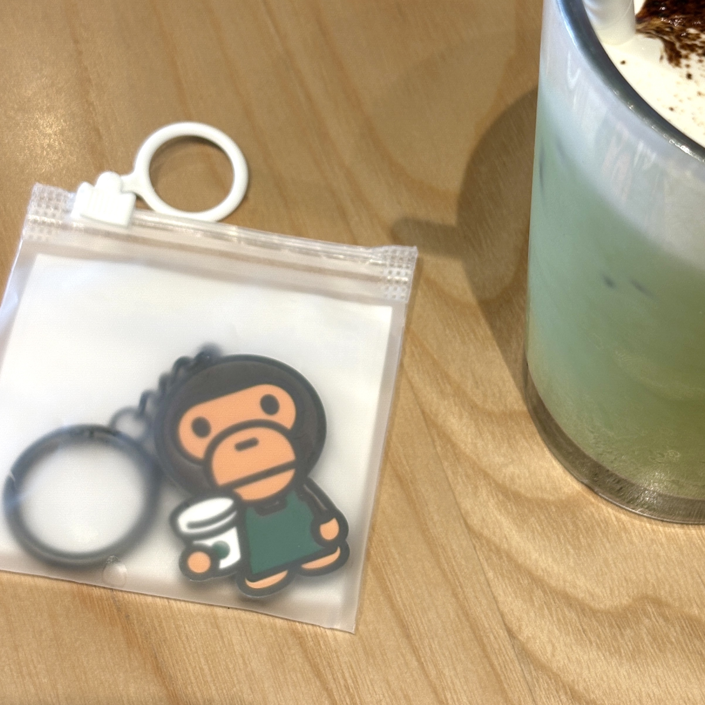 Starbucks x BAPE Baby Milo Keychain 착용 스타일