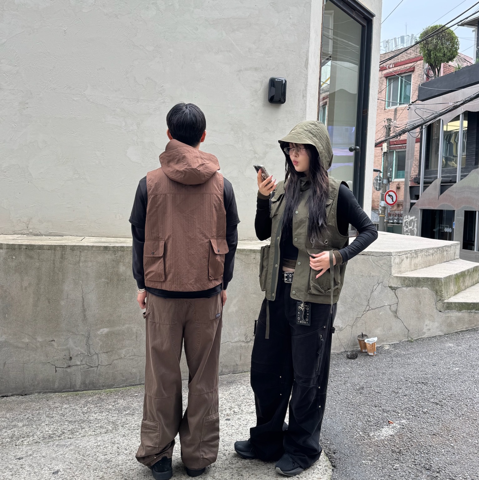 Vacant Archive Women Brook Cargo Hoodie Vest Brown, Vacant Archive Women Brook Cargo Hoodie Vest Khaki 착용 스타일