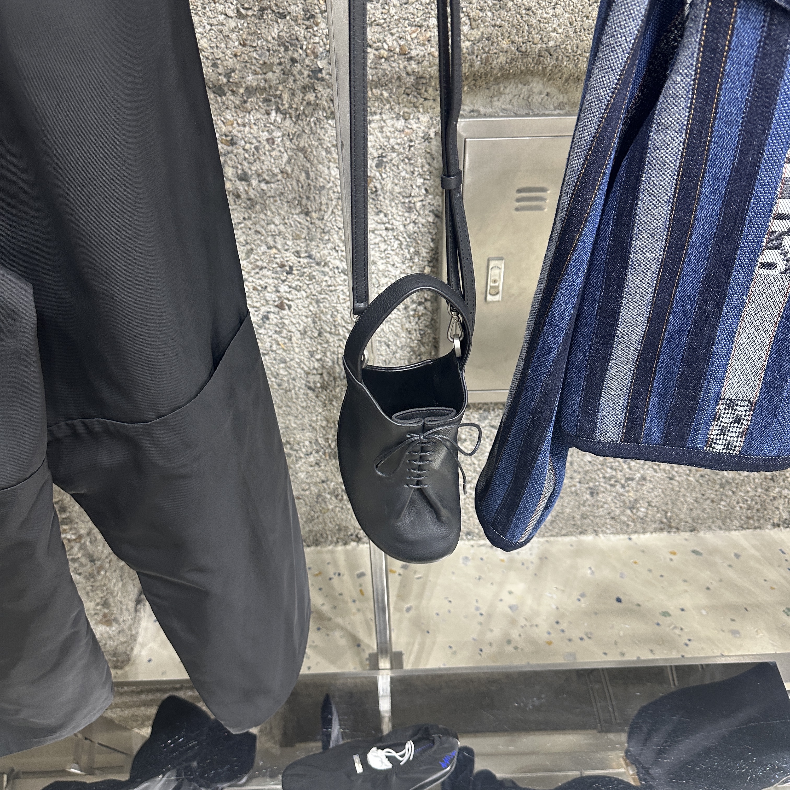 Apple AirPods Max USB C Midnight (Korean Ver.), Bottega Veneta Puddle Ankle Boots Black 착용 스타일 - 3