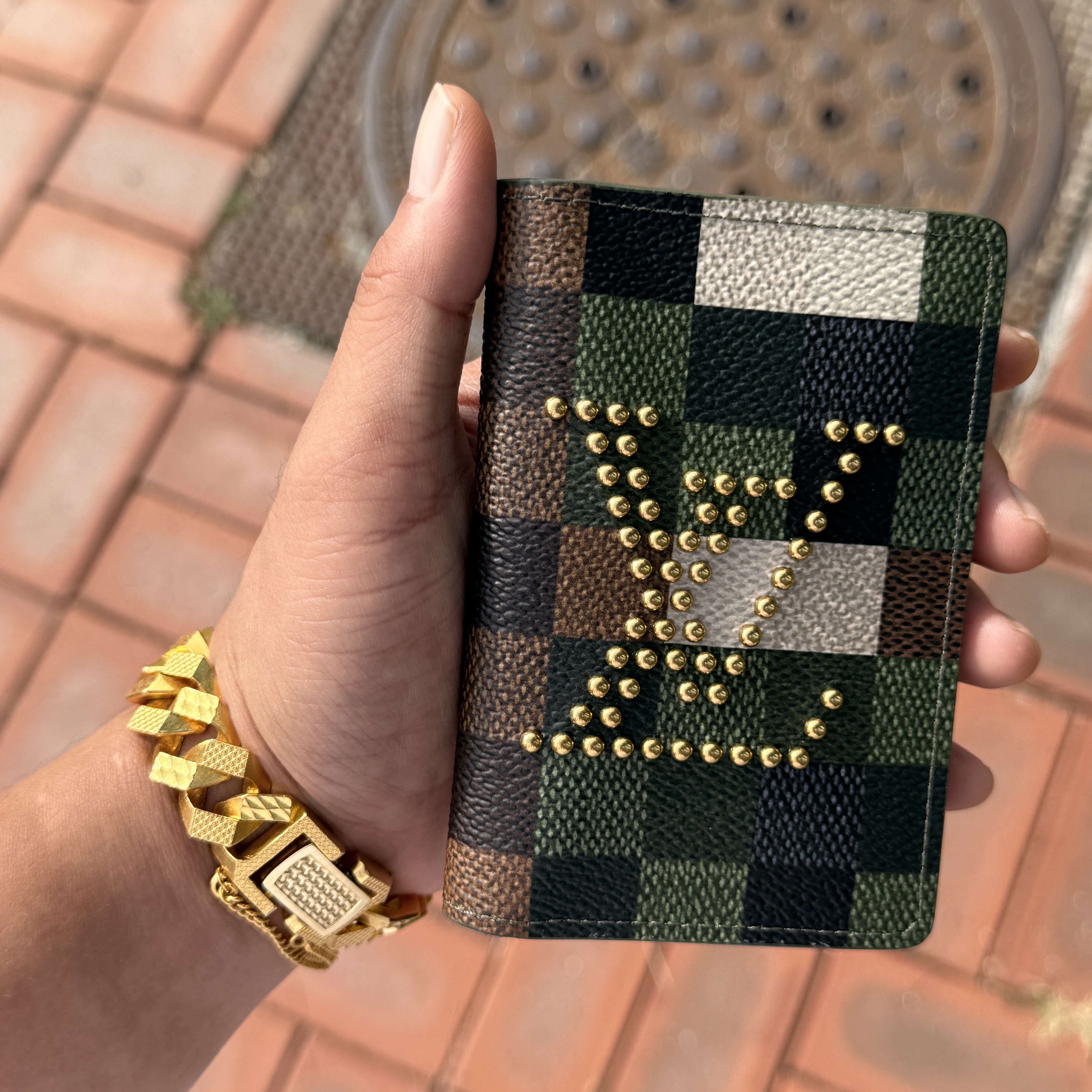 Louis Vuitton Pocket Organizer Damoflage Green, Louis Vuitton Pocket Organizer Pink 착용 스타일 - 4