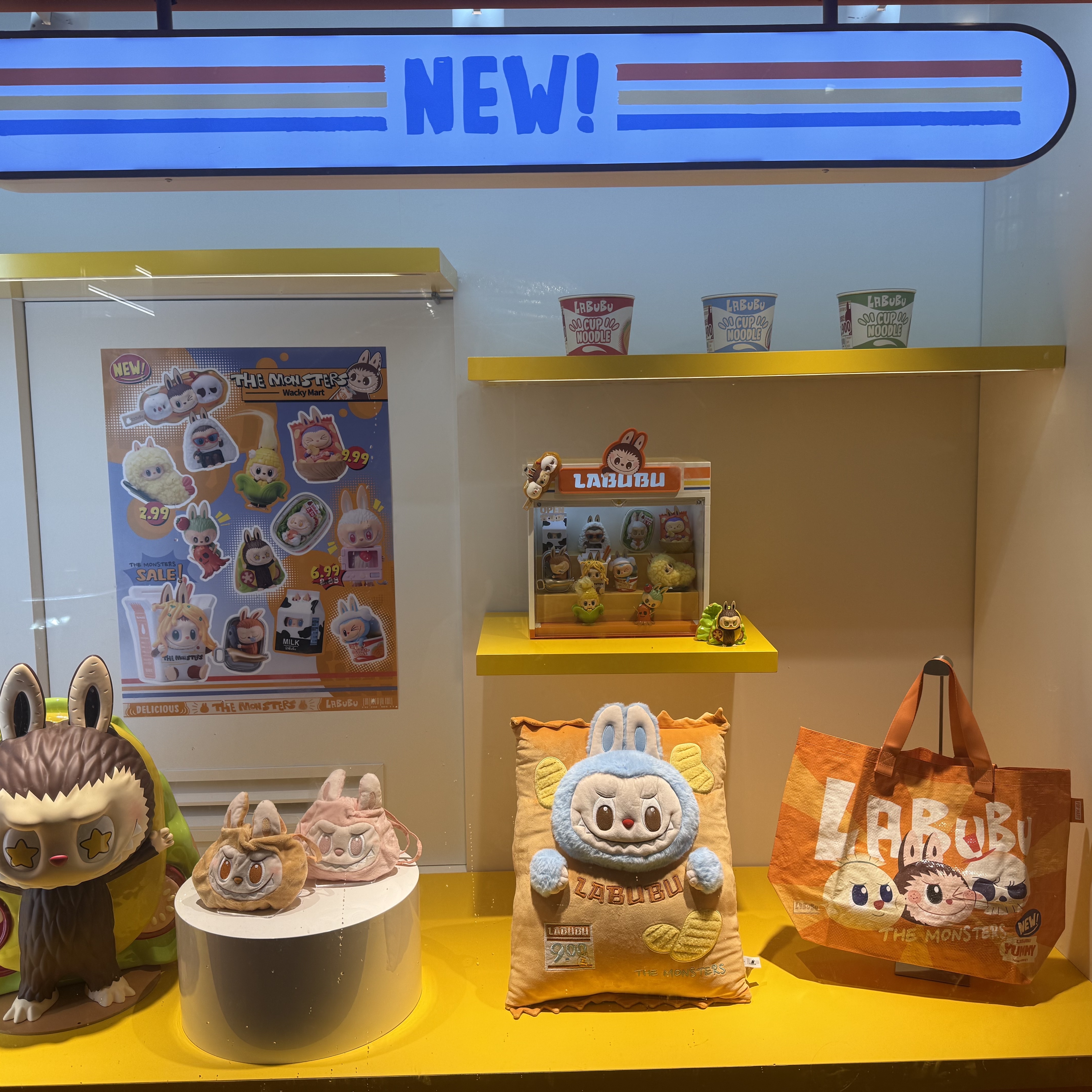 Pop Mart Labubu Shopping Bag - Seongsu Labubu Wacky Mart Pop-Up Store Exclusive 착용 스타일
