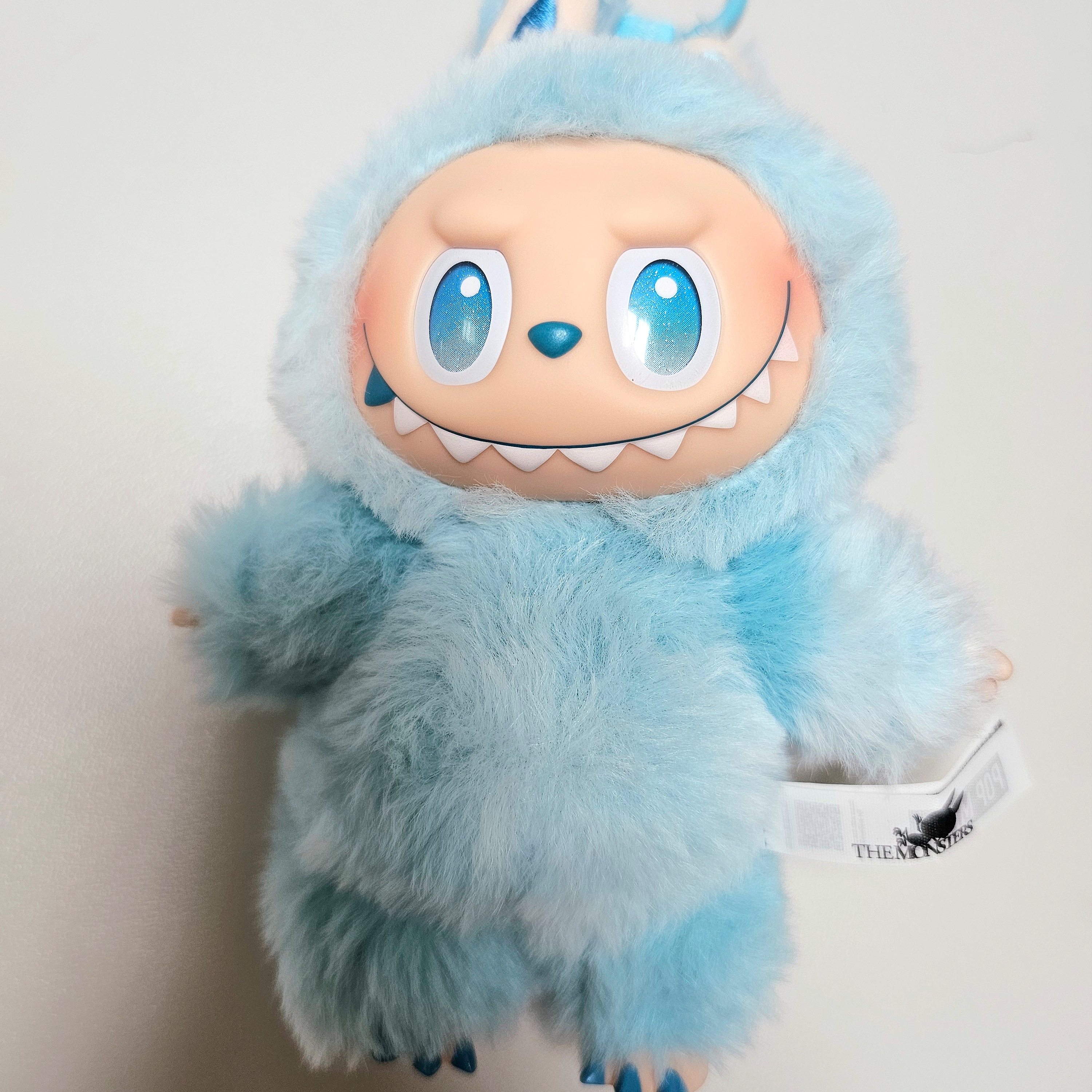Pop Mart Labubu The Monsters Highlight Series Sealed Case (1 Blind Box) 착용 스타일