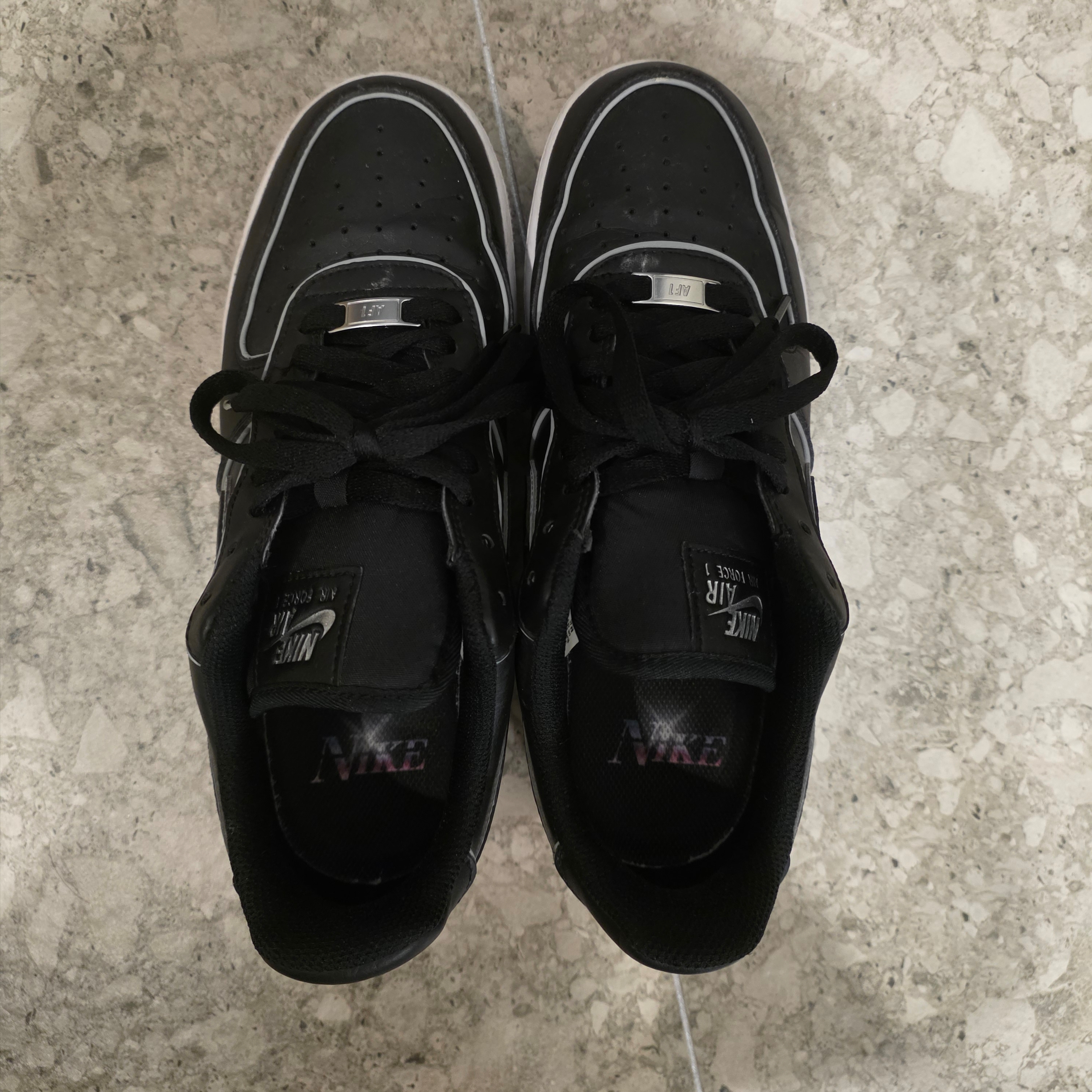 Nike Air Force 1 '07 LV8 Black White 착용 스타일