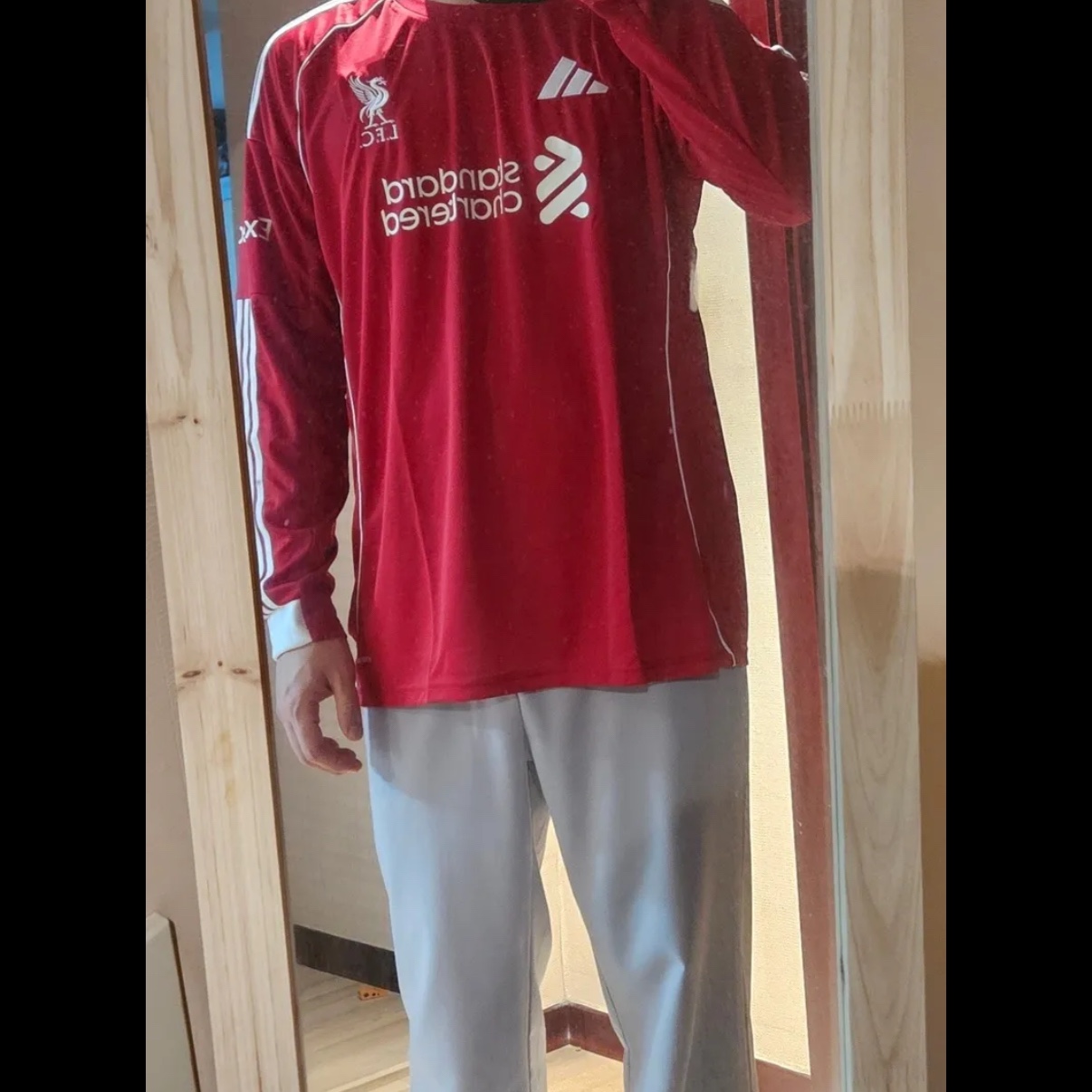 Adidas Liverpool FC 2025/26 Home Long Sleeve Jersey Strawberry Red - KR Sizing (Non Marking Ver.) 착용 스타일