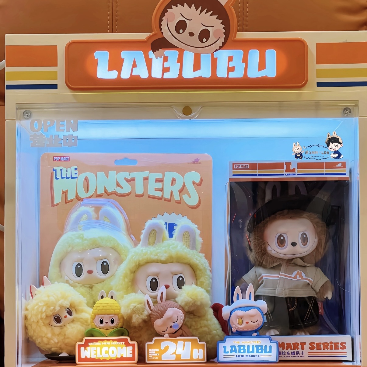 Pop Mart Labubu The Monsters Wacky Mart Series Fridge Magnet (6 Blind Boxes) 착용 스타일