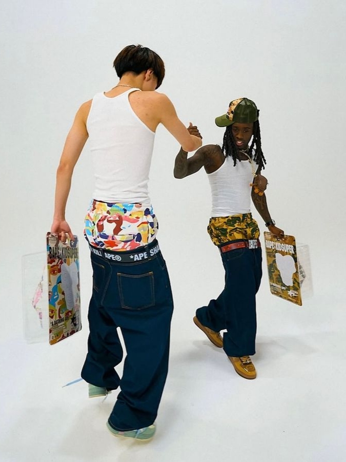 Evisu Daicock Print Baggy Jeans #2000 Ecru 착용 스타일 - 3