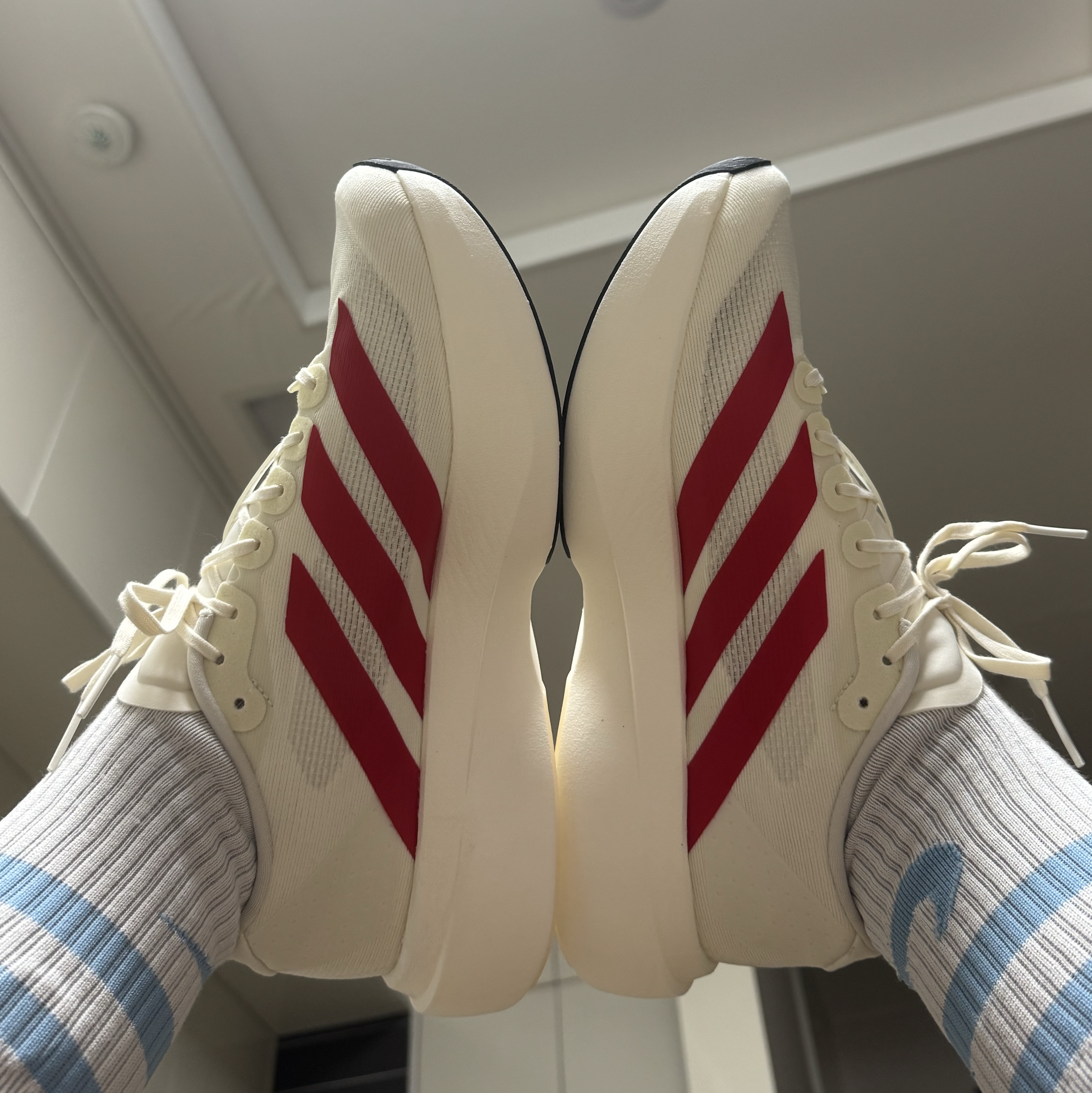 Adidas Adizero EVO SL Off White Better Scarlet 착용 스타일