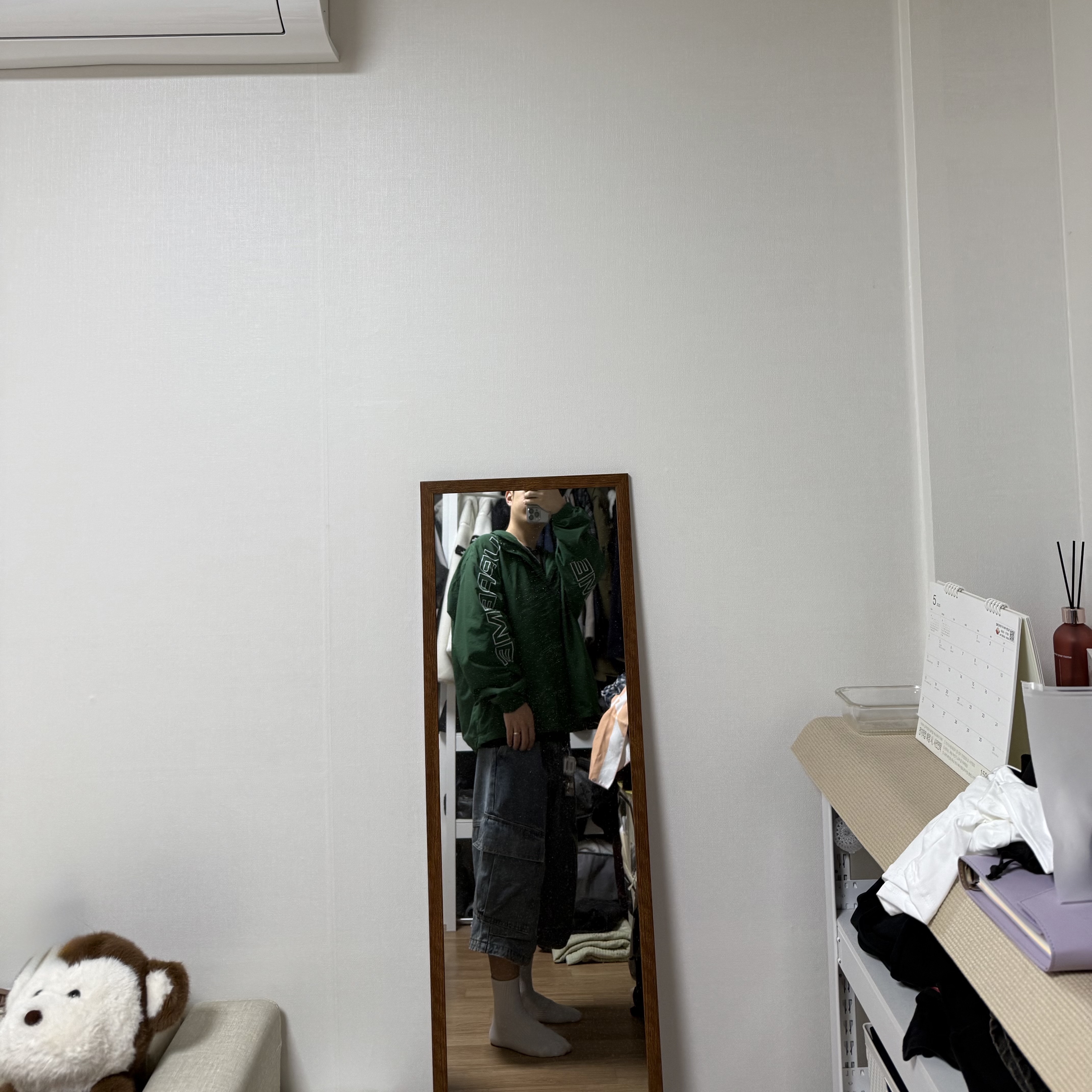 Supreme Spellout Embroidered Track Jacket Dark Green - 24FW, Nike x Supreme x GOODENOUGH Air Force 1 Low White - 25SS 착용 스타일 - 1