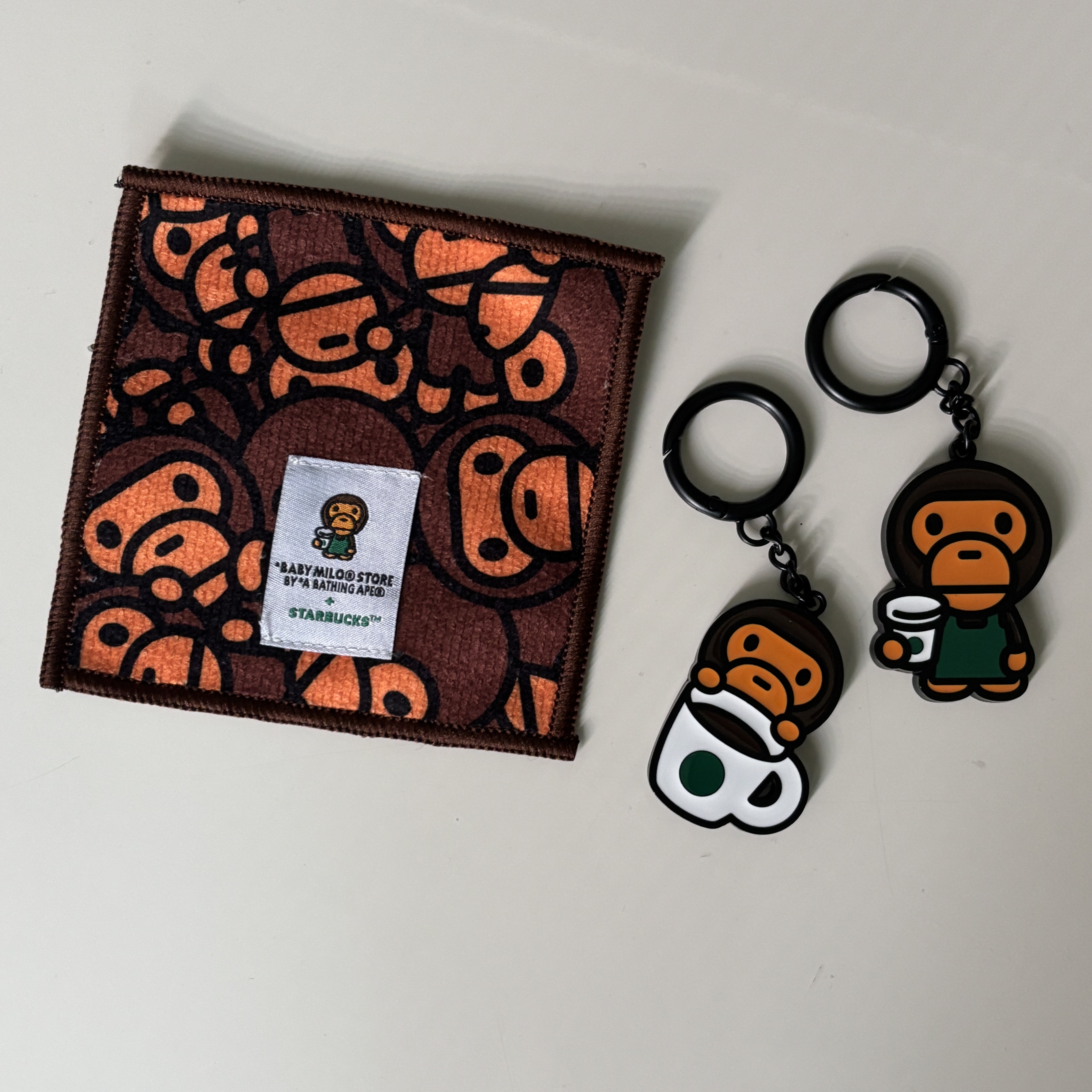 Starbucks x BAPE Baby Milo Keychain, Starbucks x BAPE Baby Milo Keychain 착용 스타일
