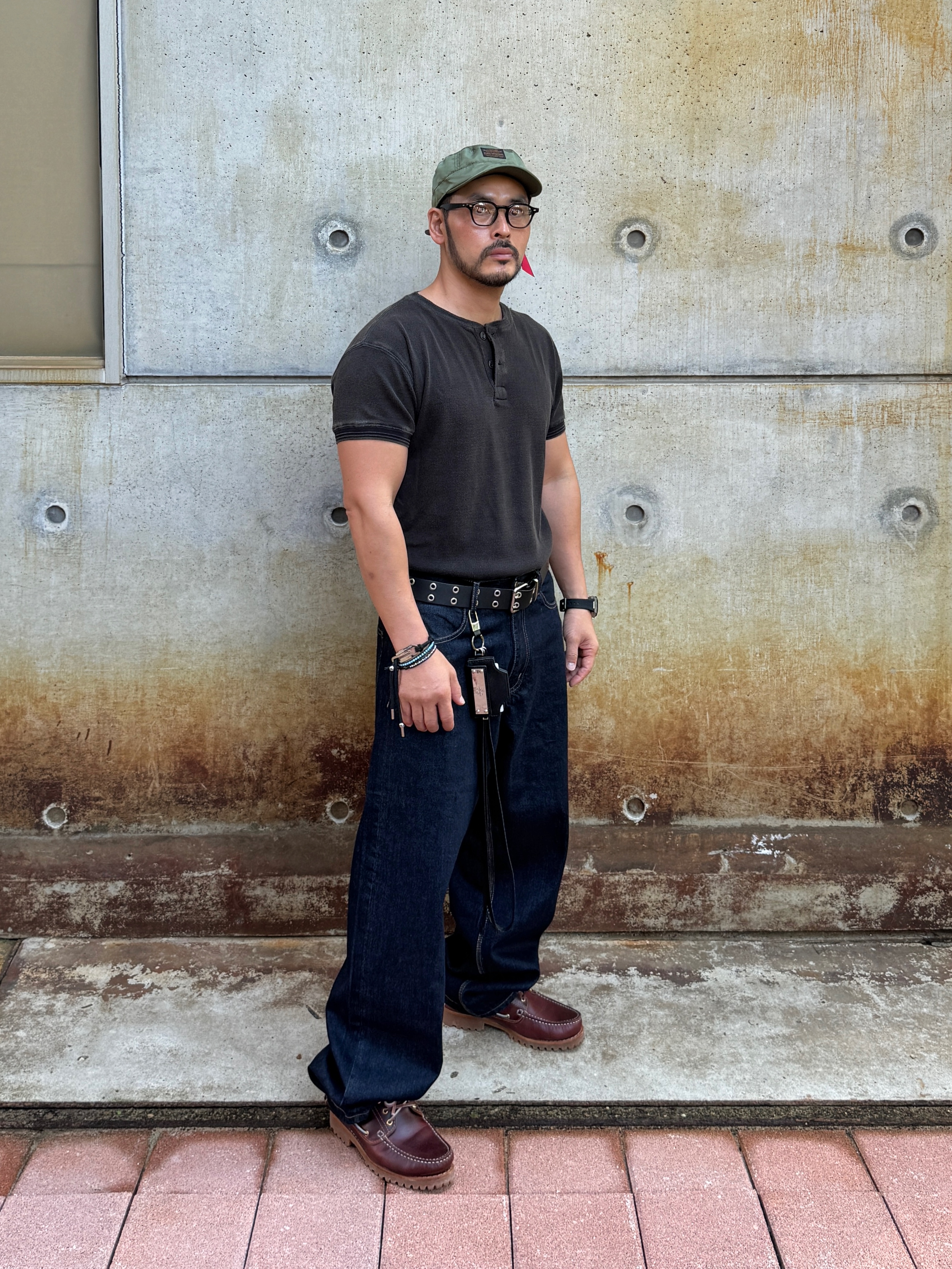 HEYSTE Washed Waffle Knit Henley Tee Vintage Black, Timberland Classic 2-Eye Boat Shoes Burgundy - Wide 착용 스타일 - 3