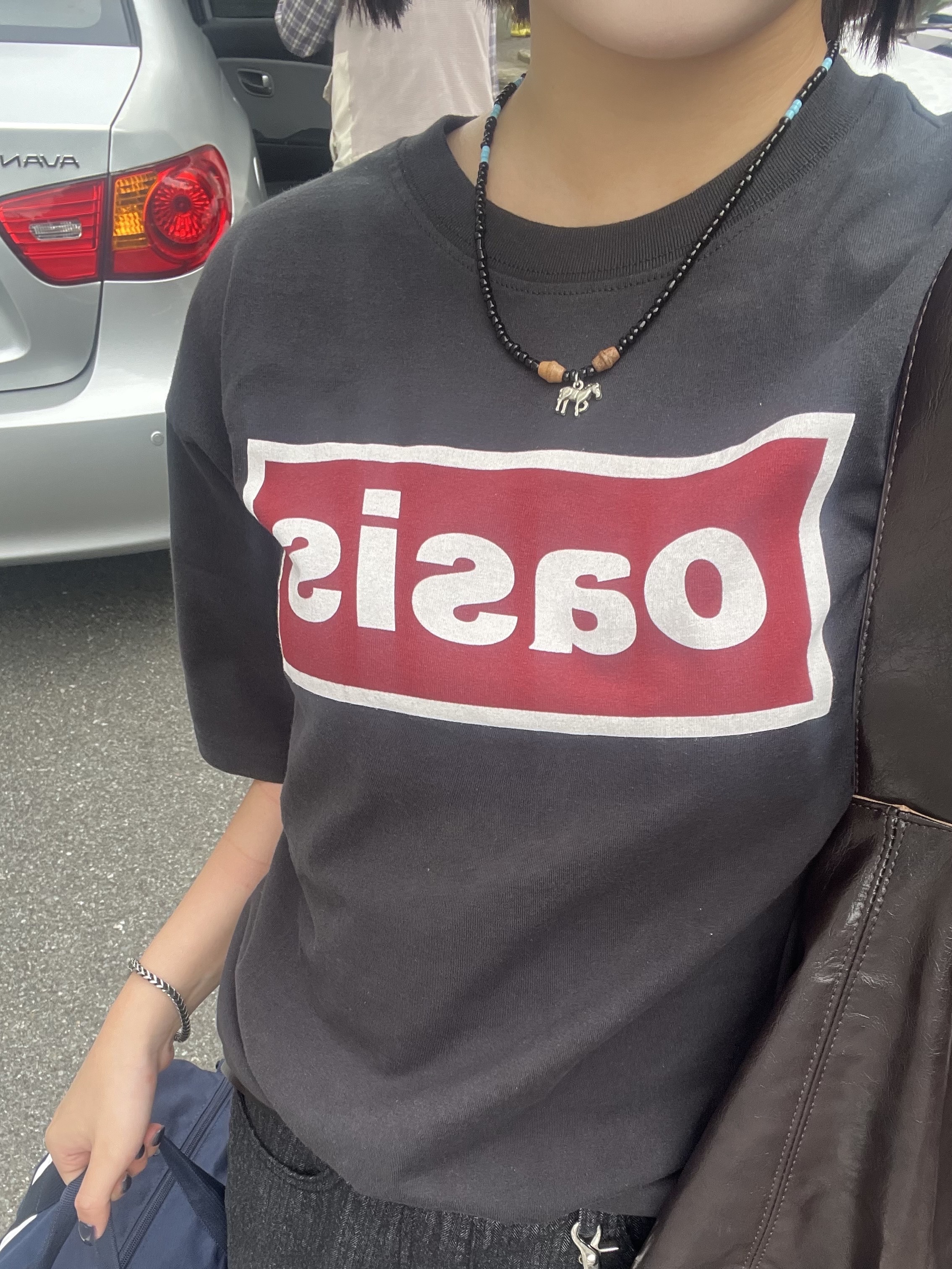 Levi's x Oasis Deca Logo T-Shirt Black 착용 스타일 - 4