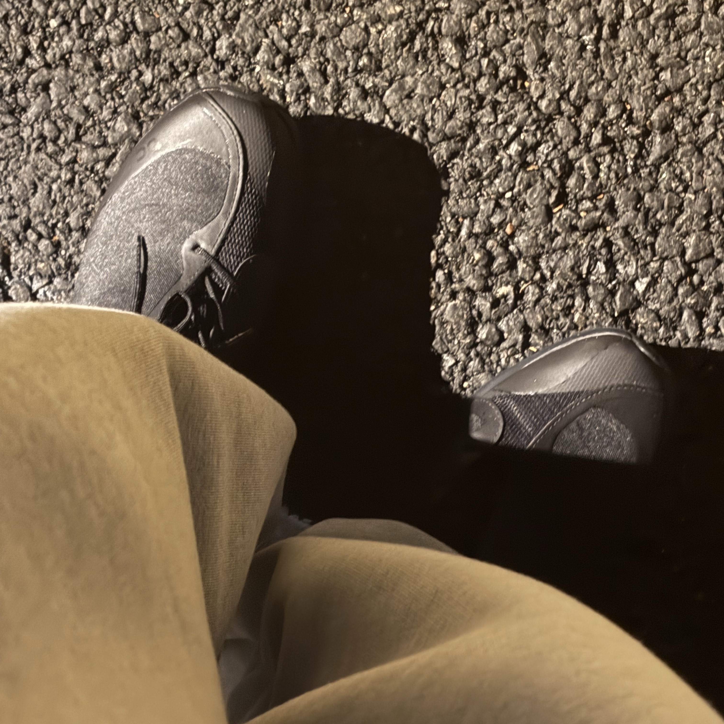 On Running x Post Archive Faction (Paf) Cloudventure Peak All Black 착용 스타일