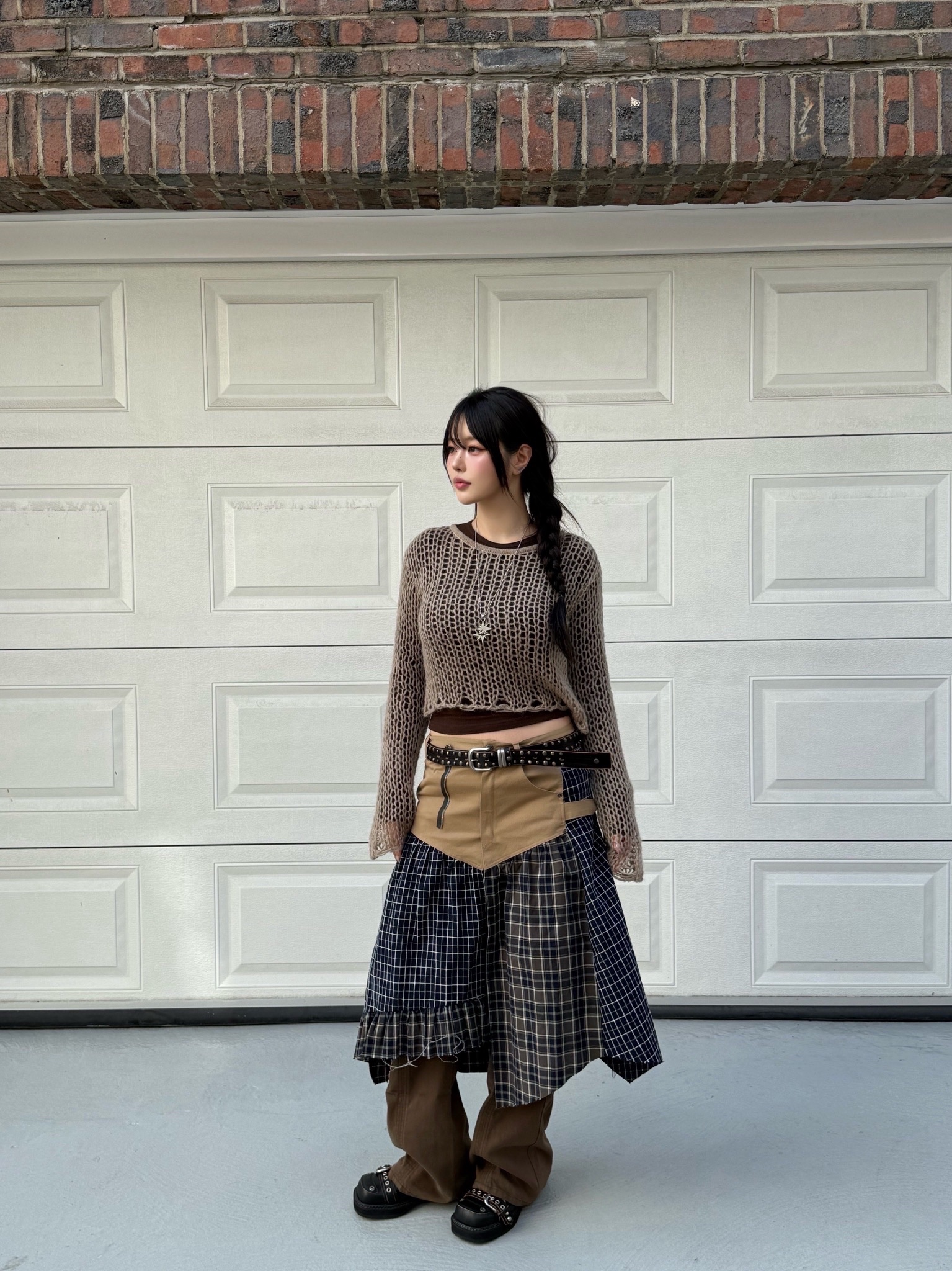 Vacant Archive Women Guppy Net Layered Knit Beige, Vacant Archive Women Guppy Net Layered Knit Khaki 착용 스타일