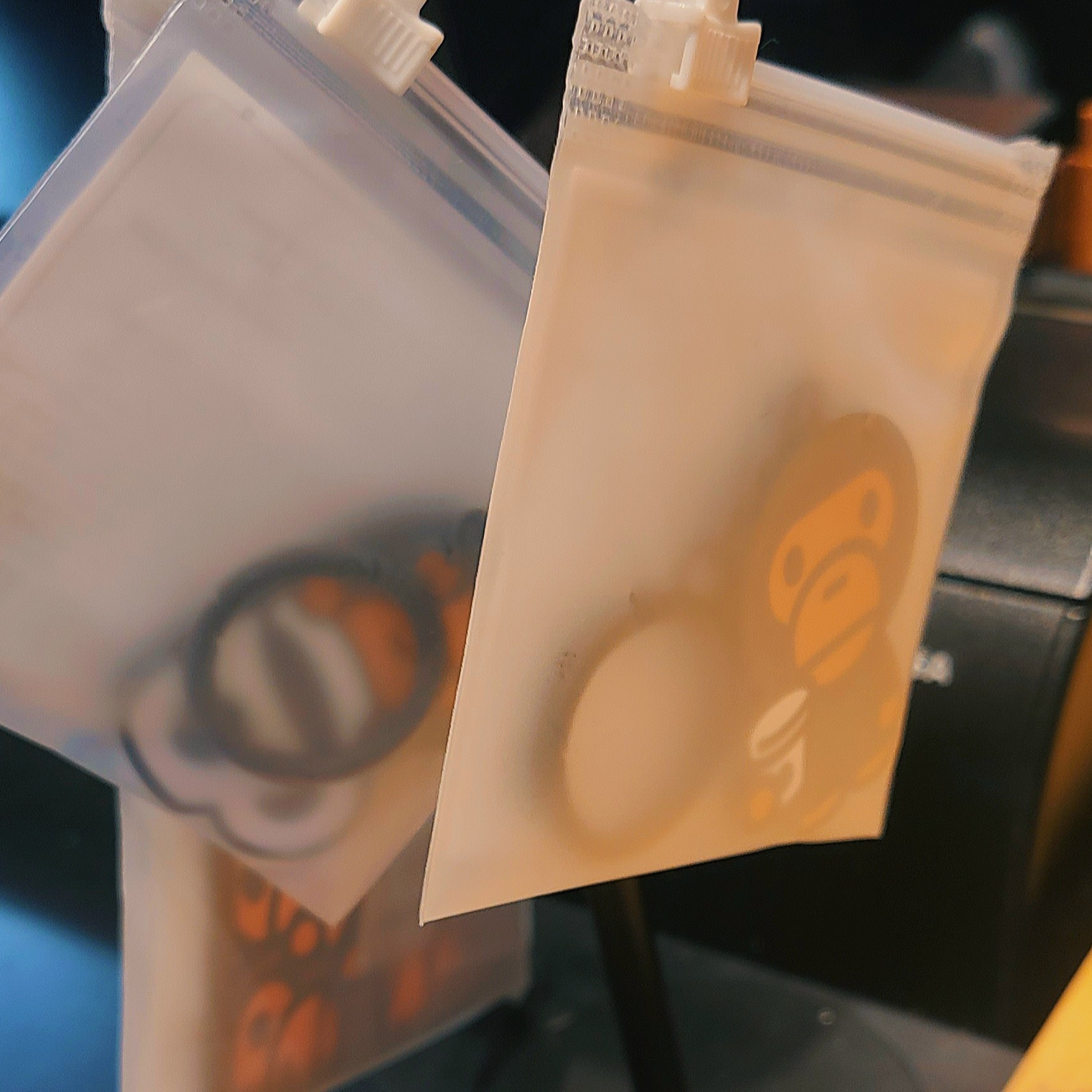 Starbucks x BAPE Baby Milo Coaster, Starbucks x BAPE Baby Milo Keychain 착용 스타일 - 3