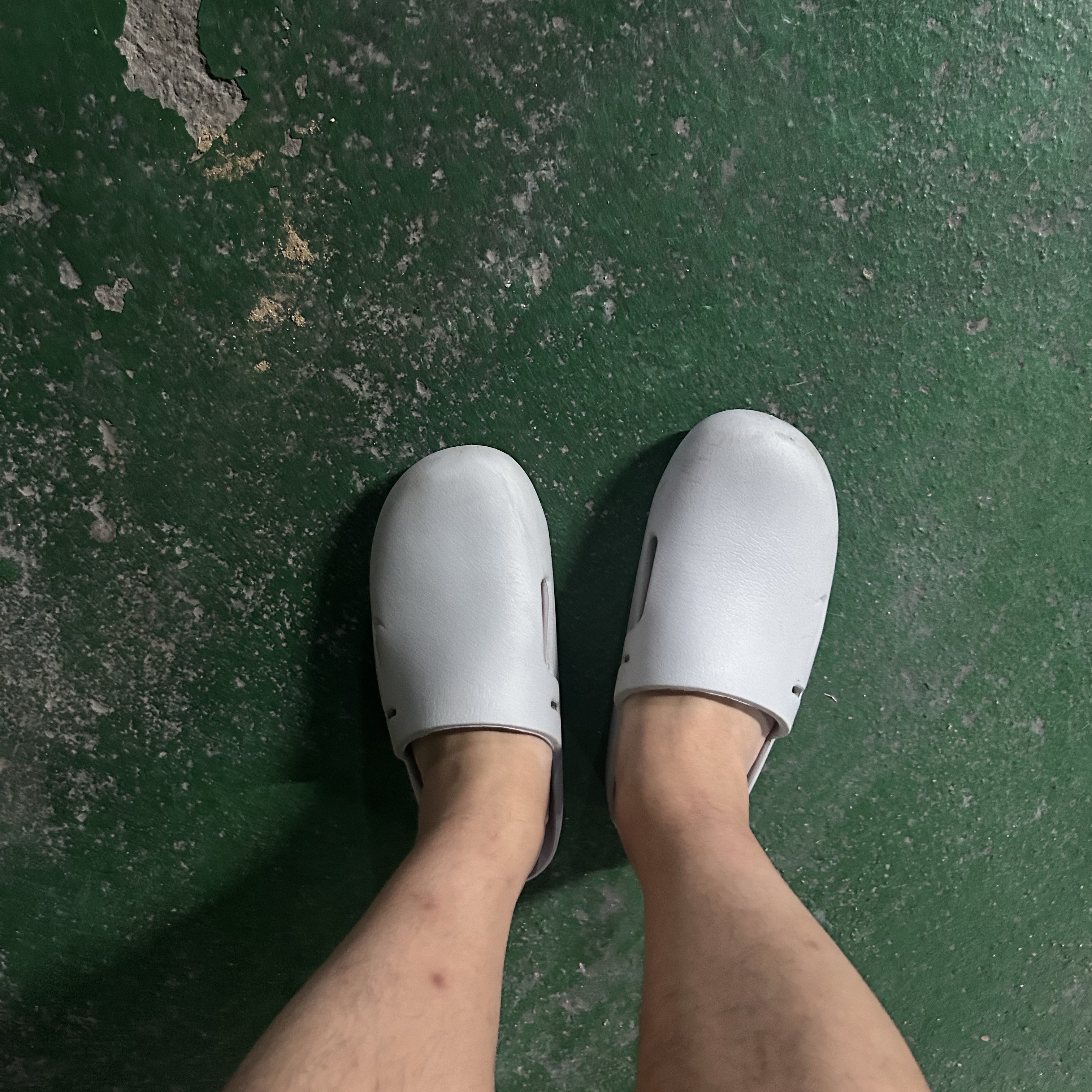 Nike Calm Mule Light Smoke Grey 착용 스타일