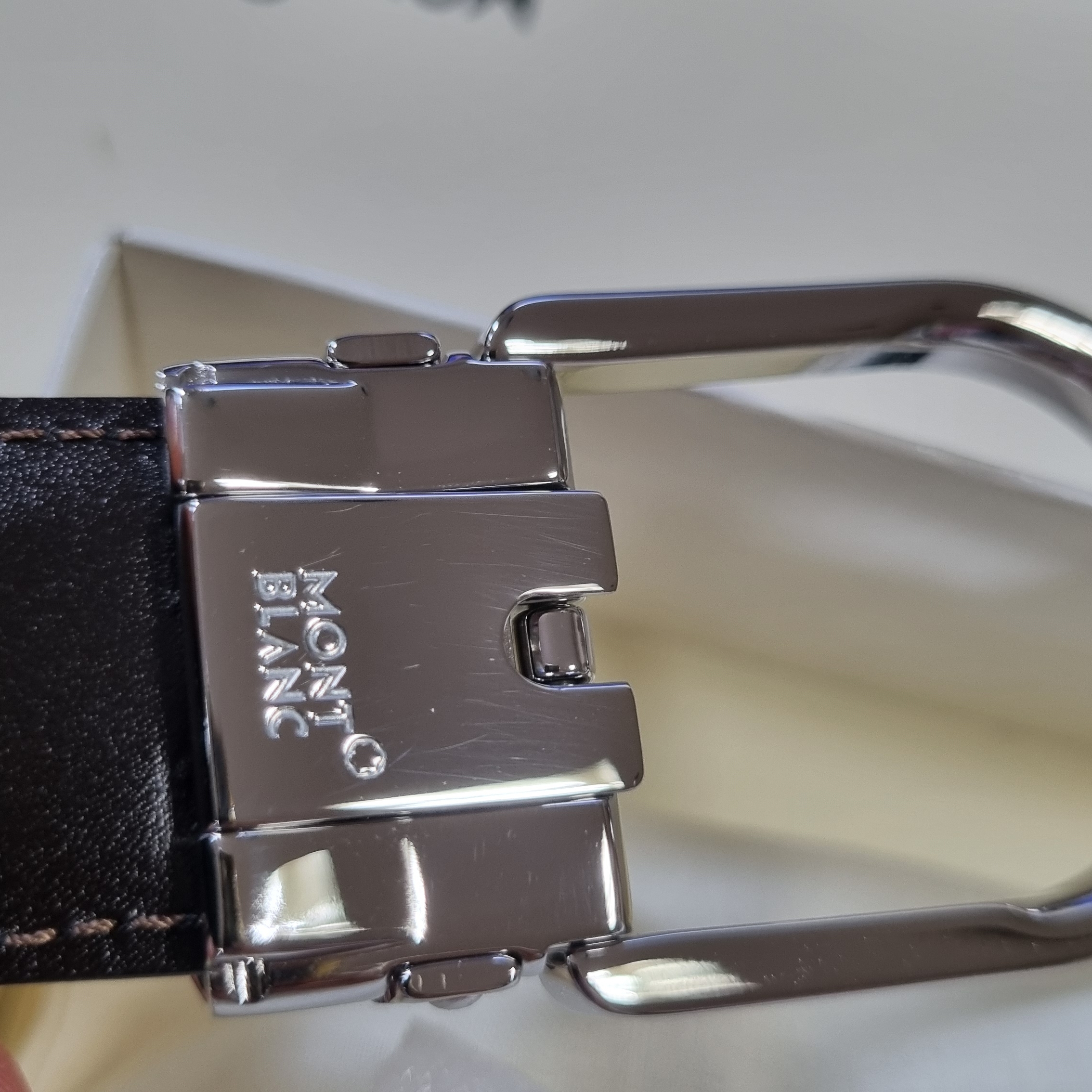 Montblanc Horseshoe Buckle 30mm Reversible Leather Belt Black Brown 착용 스타일