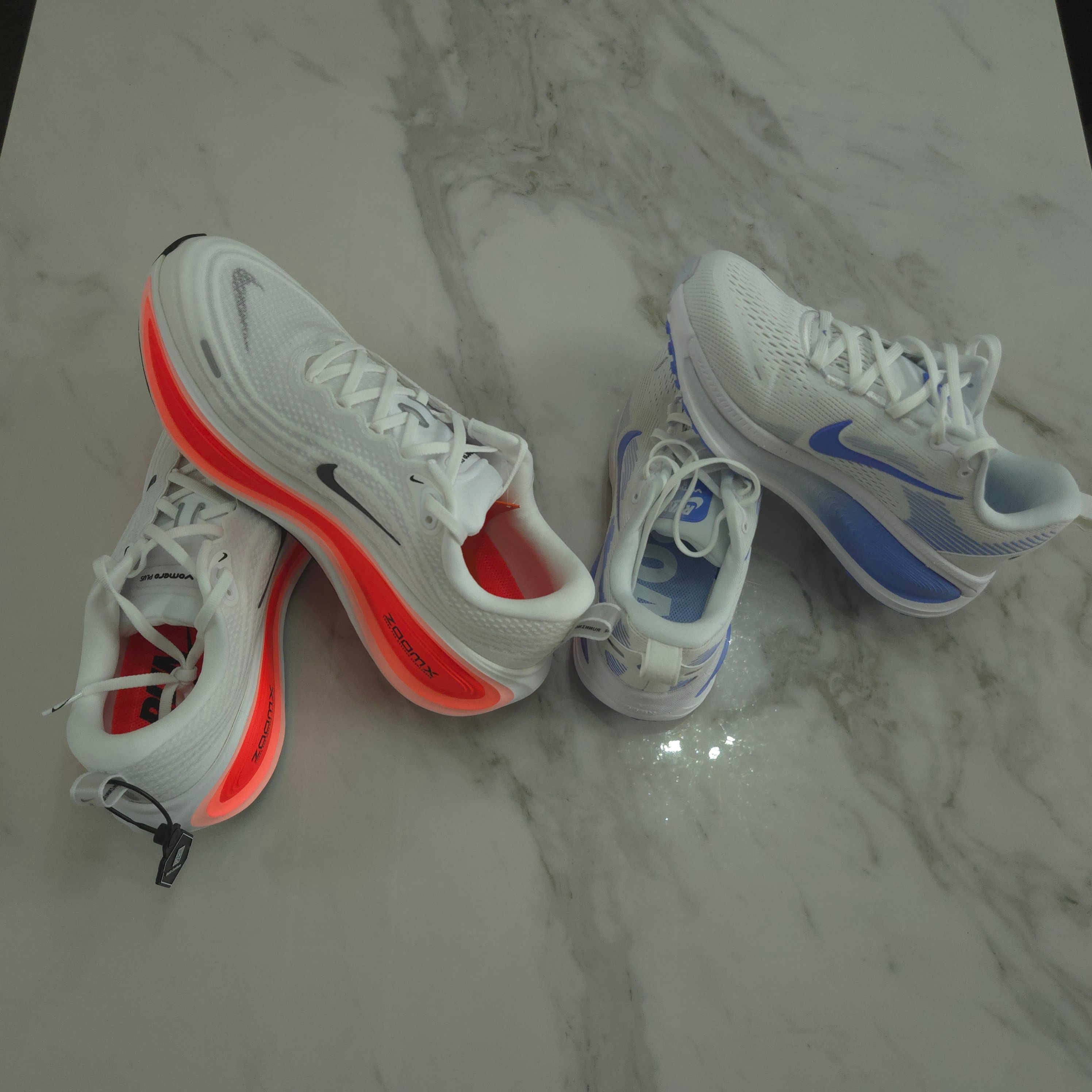 Nike Zoom Vomero Plus White Bright Crimson 착용 스타일 - 1