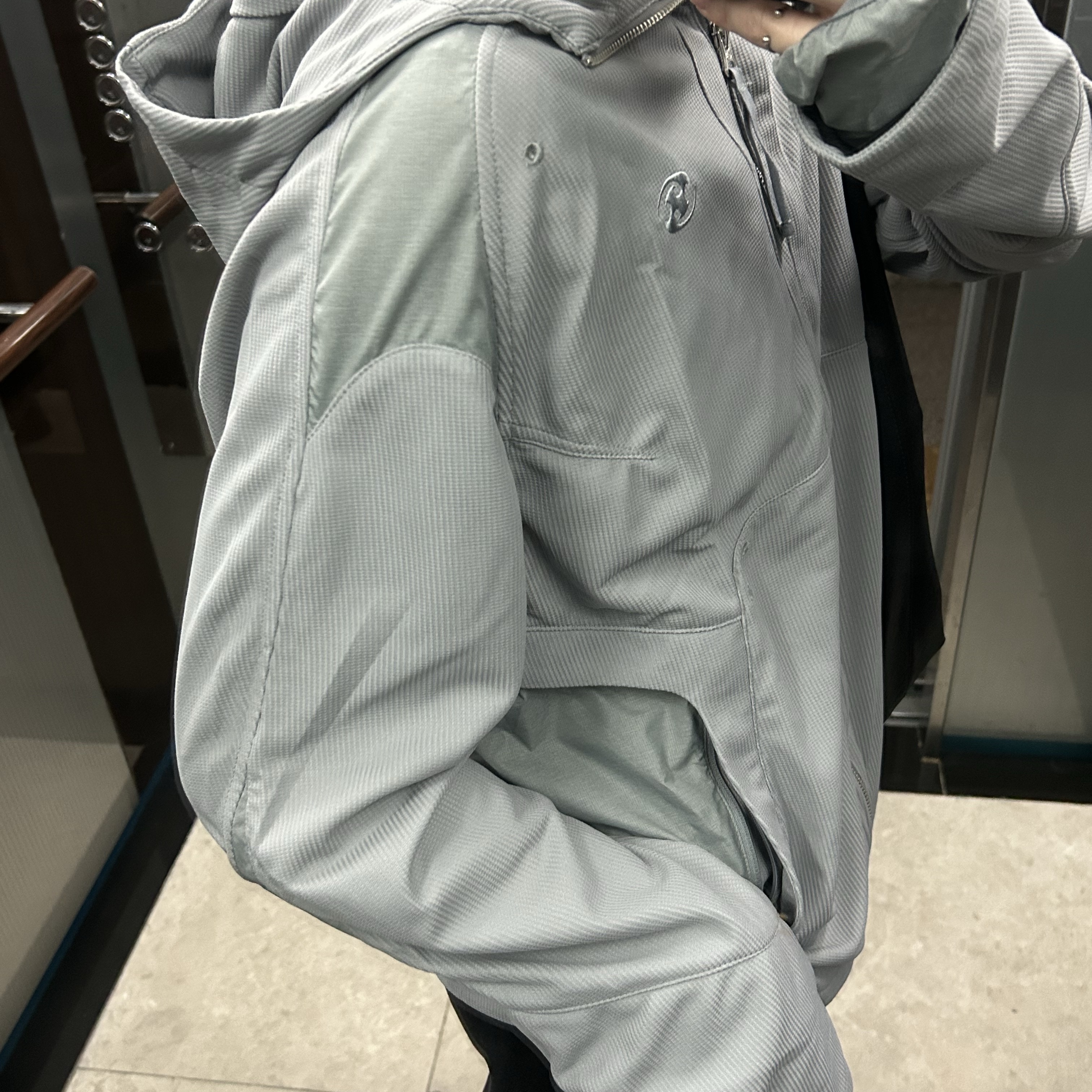 Sansan Gear Dual-Shade Jacket Grey - 25SS 착용 스타일 - 2