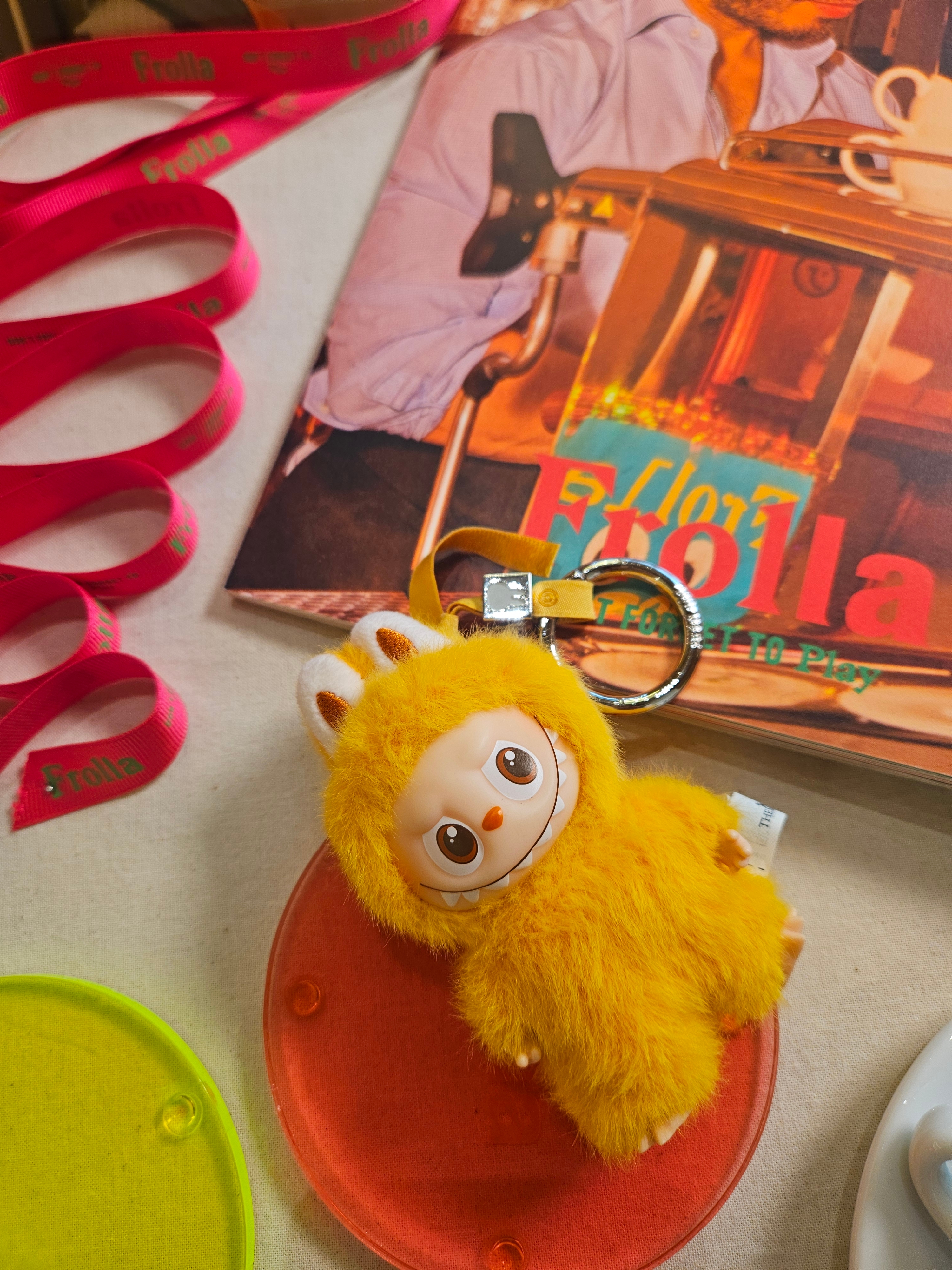 Pop Mart Labubu The Monsters Pin For Love Series Vinyl Plush Pendant (N-Z) Y (Opened Case) 착용 스타일 - 4