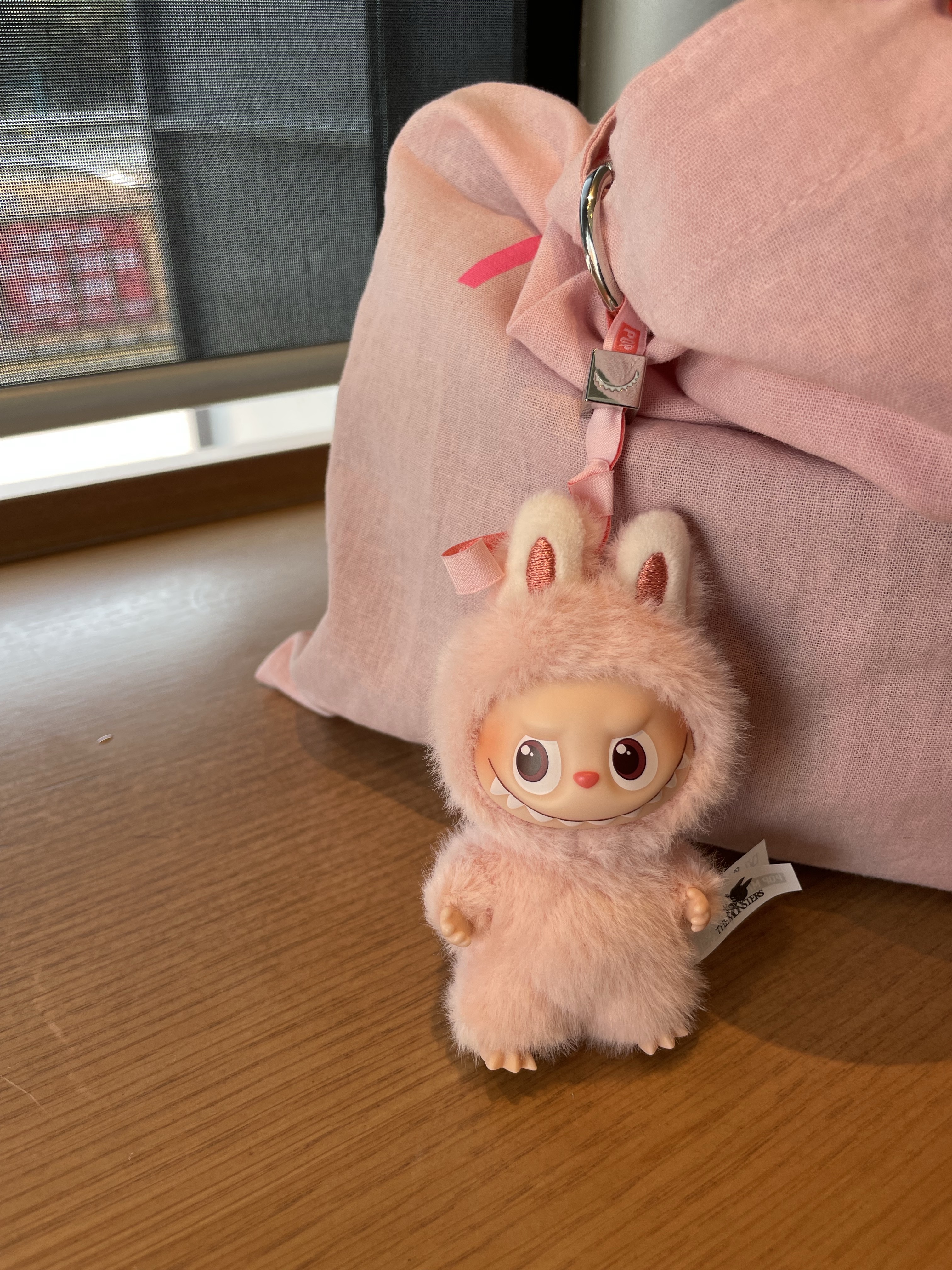 Pop Mart Labubu The Monsters Pin For Love Series Vinyl Plush Pendant (A-M) G (Opened Case) 착용 스타일 - 2