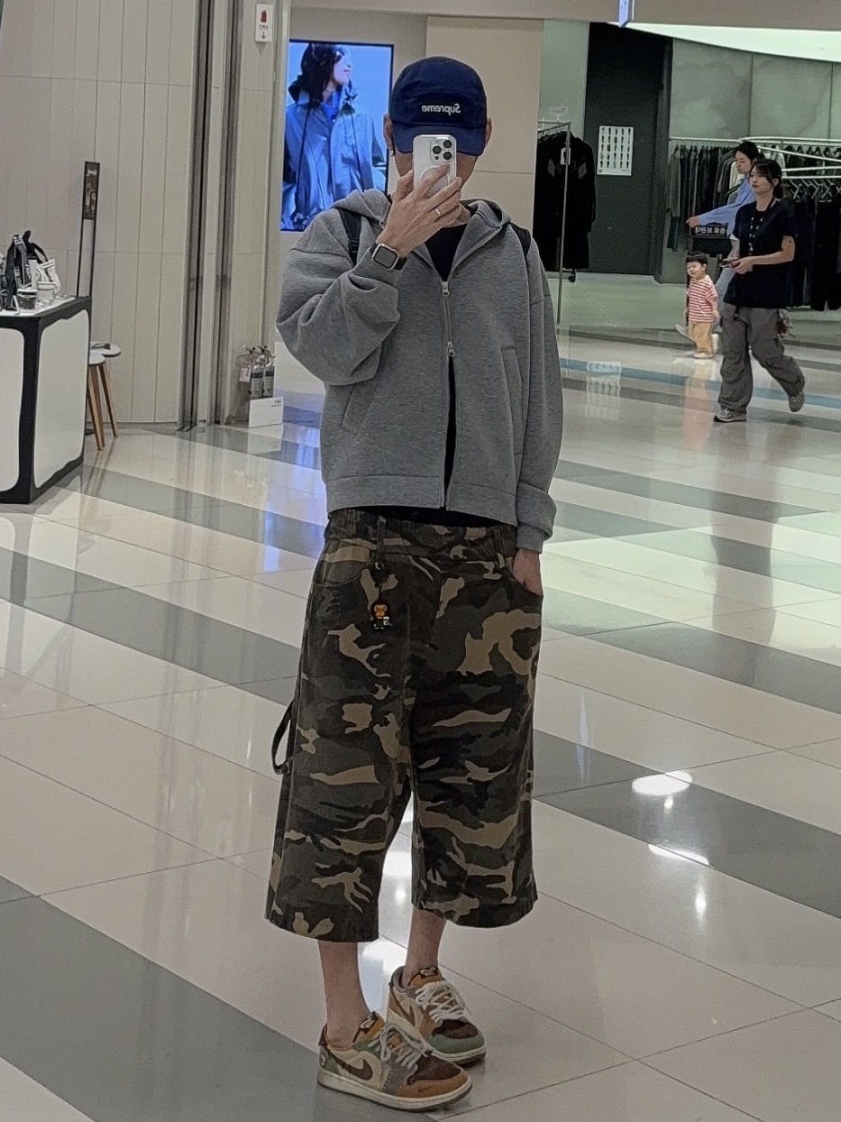 Jordan 1 x Zion Williamson Retro Low OG Flax and Oil Green, SLOW RECORD HOUSE Carpenter Bermuda Wide Camo Pants Vintage Green 착용 스타일 - 2